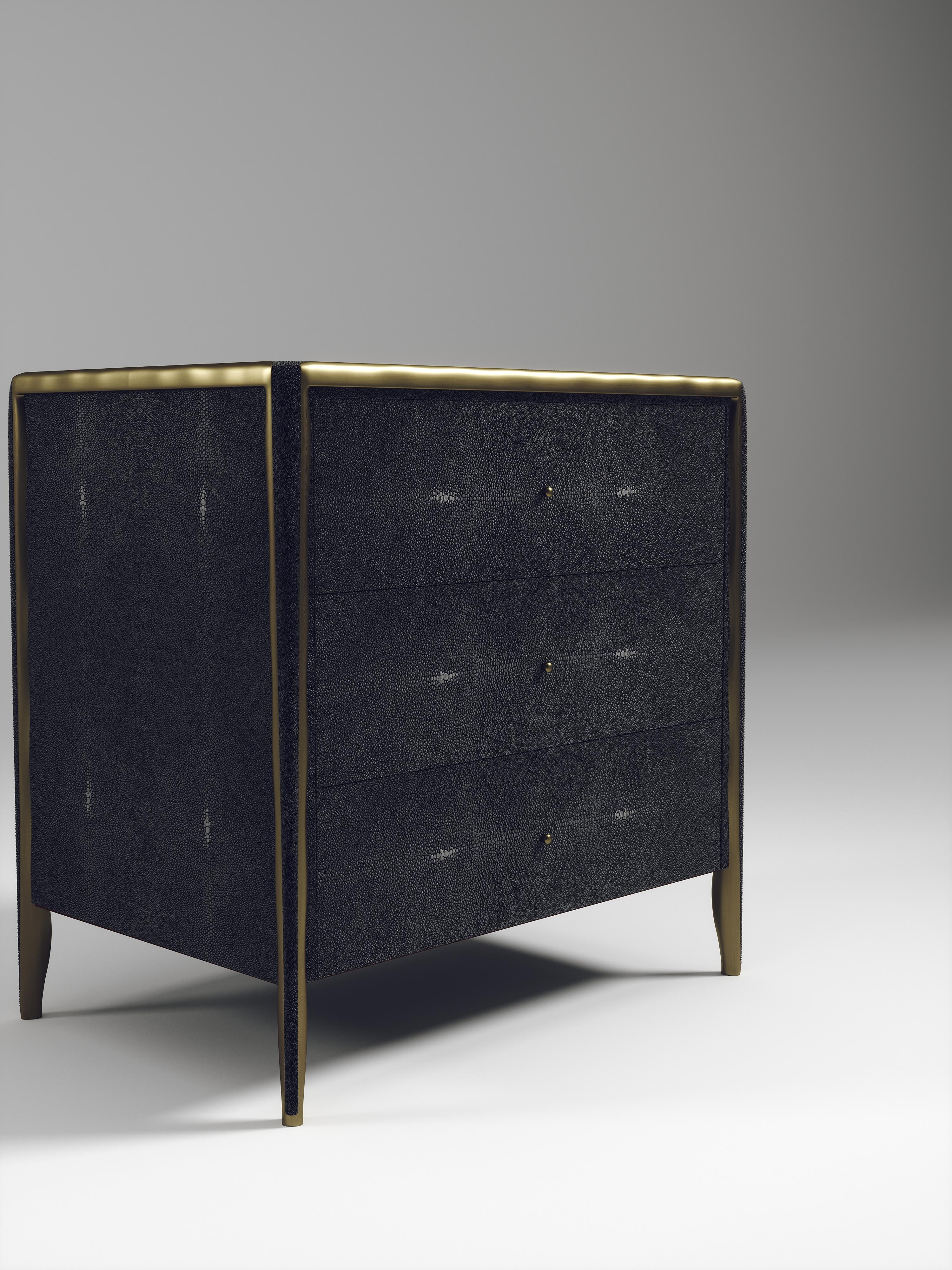 Beistelltisch mit Muschel-Intarsien und Bronze-Patina-Messingdetails von R&Y Augousti im Angebot 7