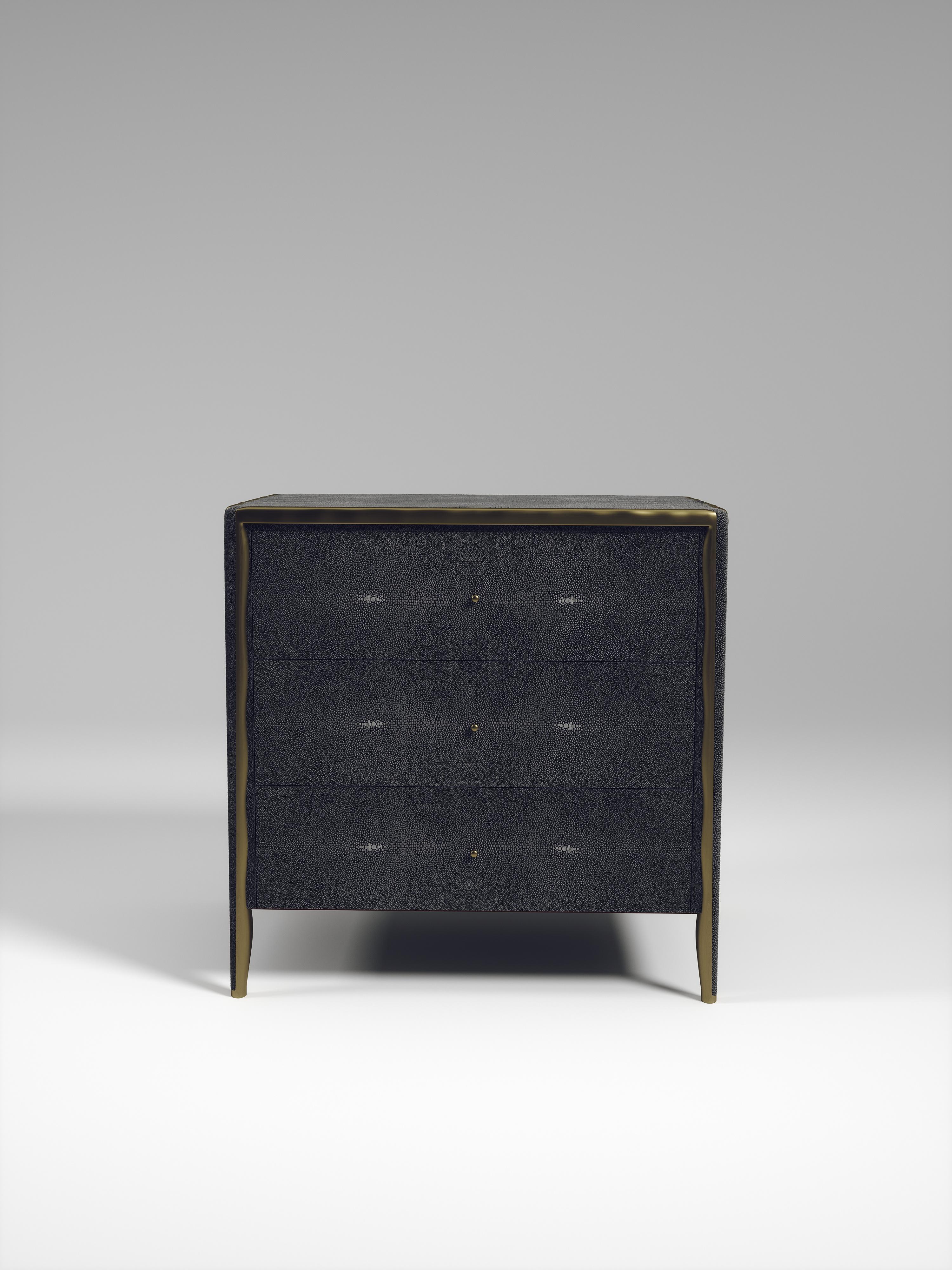 Beistelltisch mit Muschel-Intarsien und Bronze-Patina-Messingdetails von R&Y Augousti im Angebot 8
