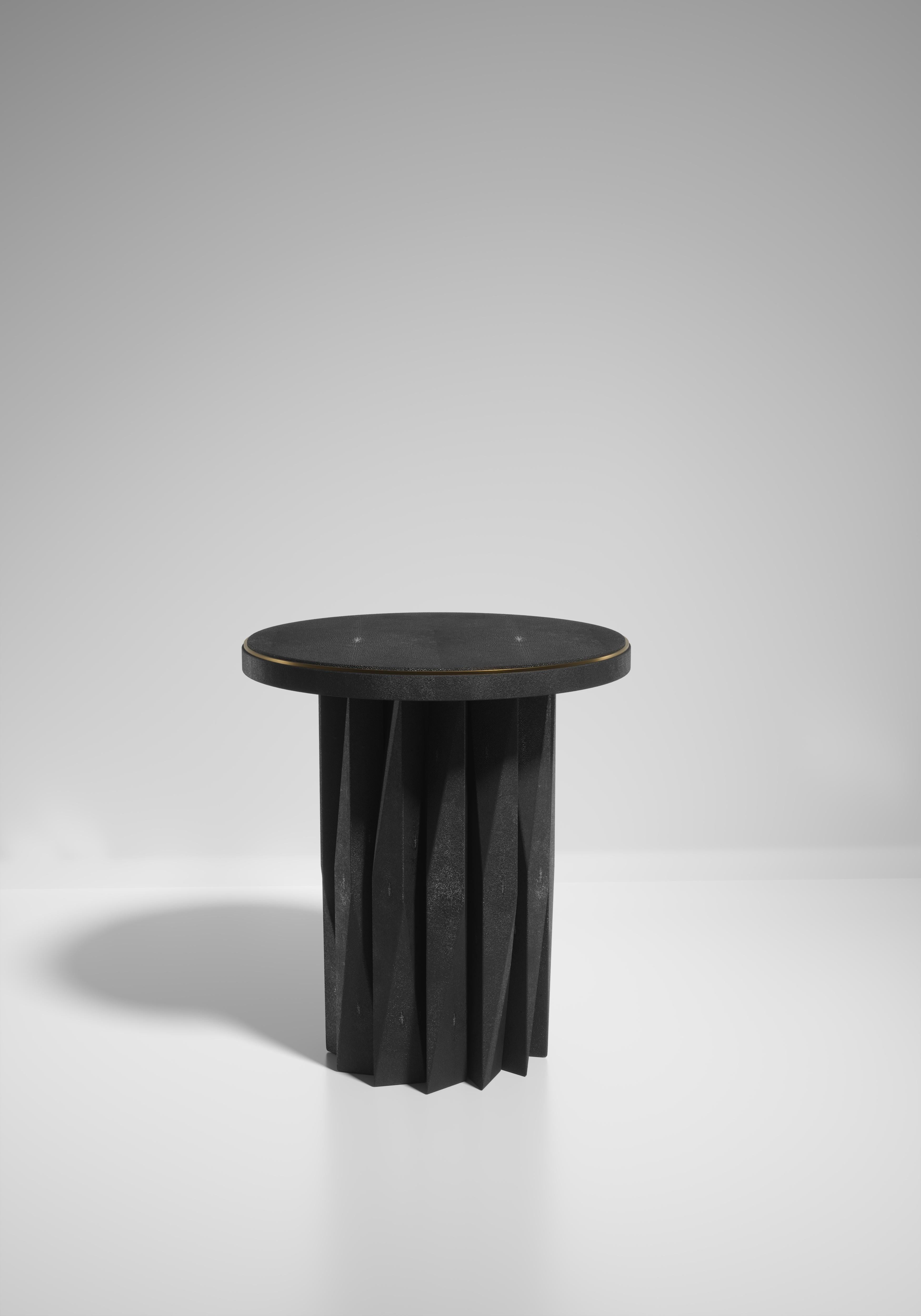 Muschelintarsien-Beistelltisch mit geometrisch geriffelten Details von R&Y Augousti im Angebot 2