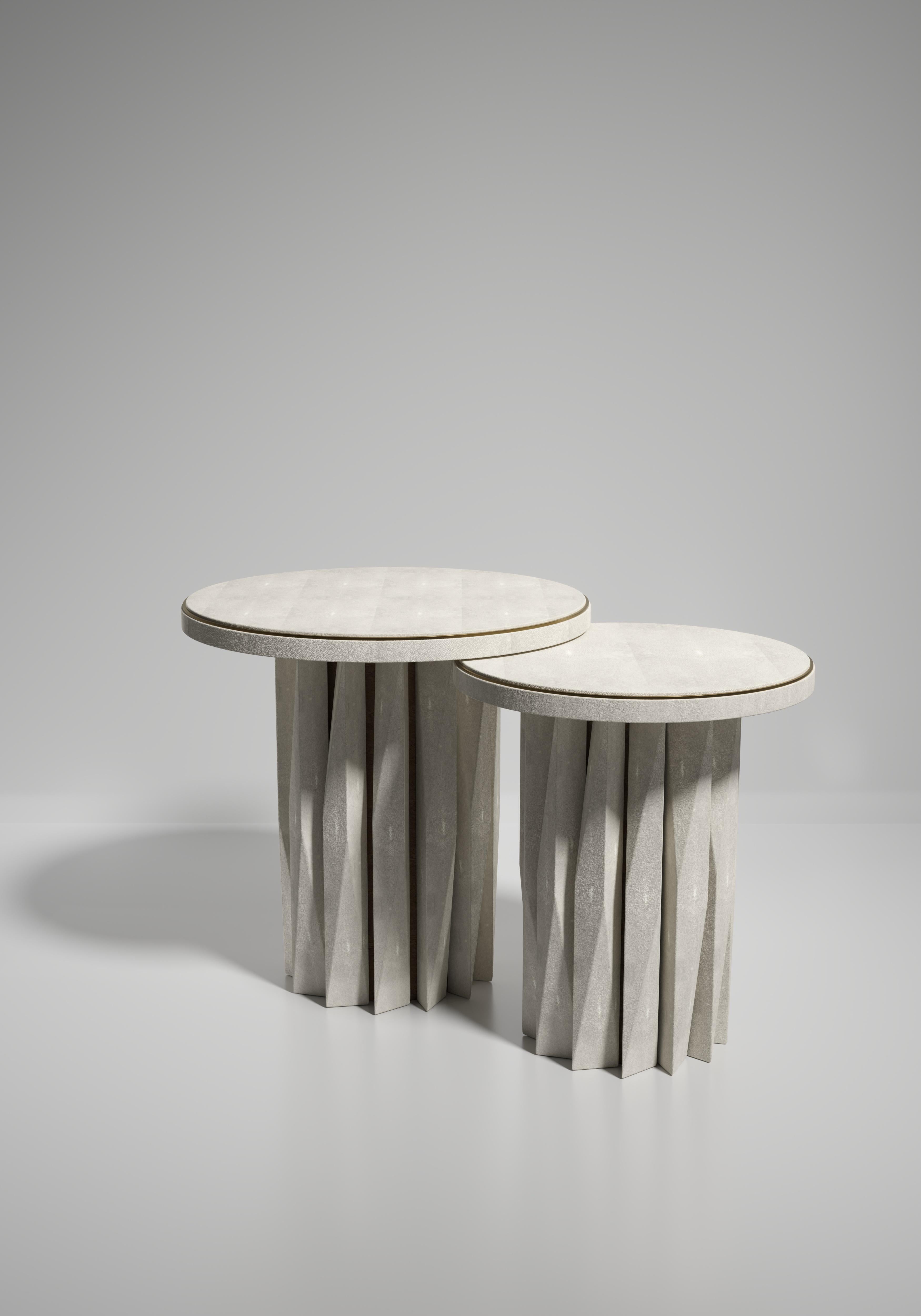 Muschelintarsien-Beistelltisch mit geometrisch geriffelten Details von R&Y Augousti im Angebot 10