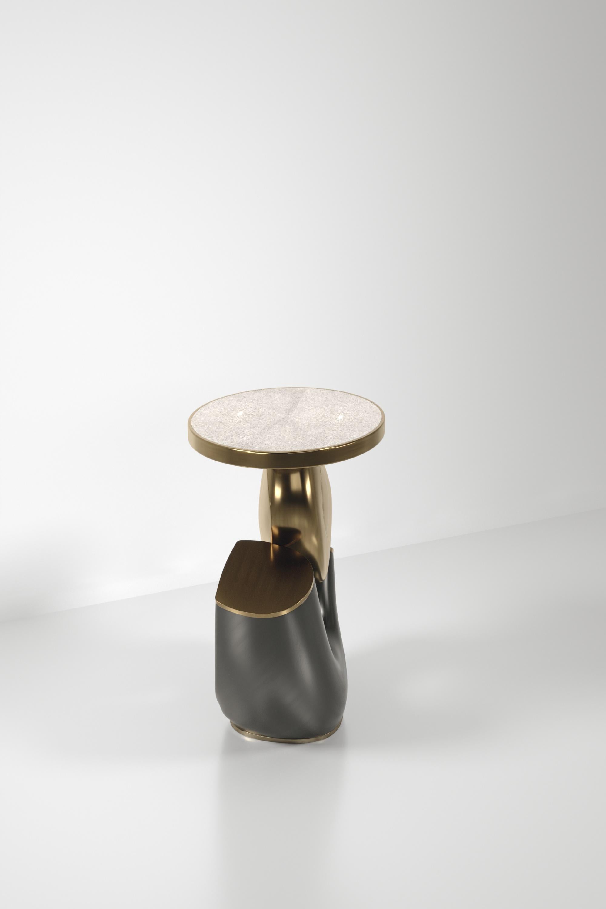 Table d'appoint incrustée de coquillages avec base sculpturale en laiton patiné par R&Y Augousti en vente 3