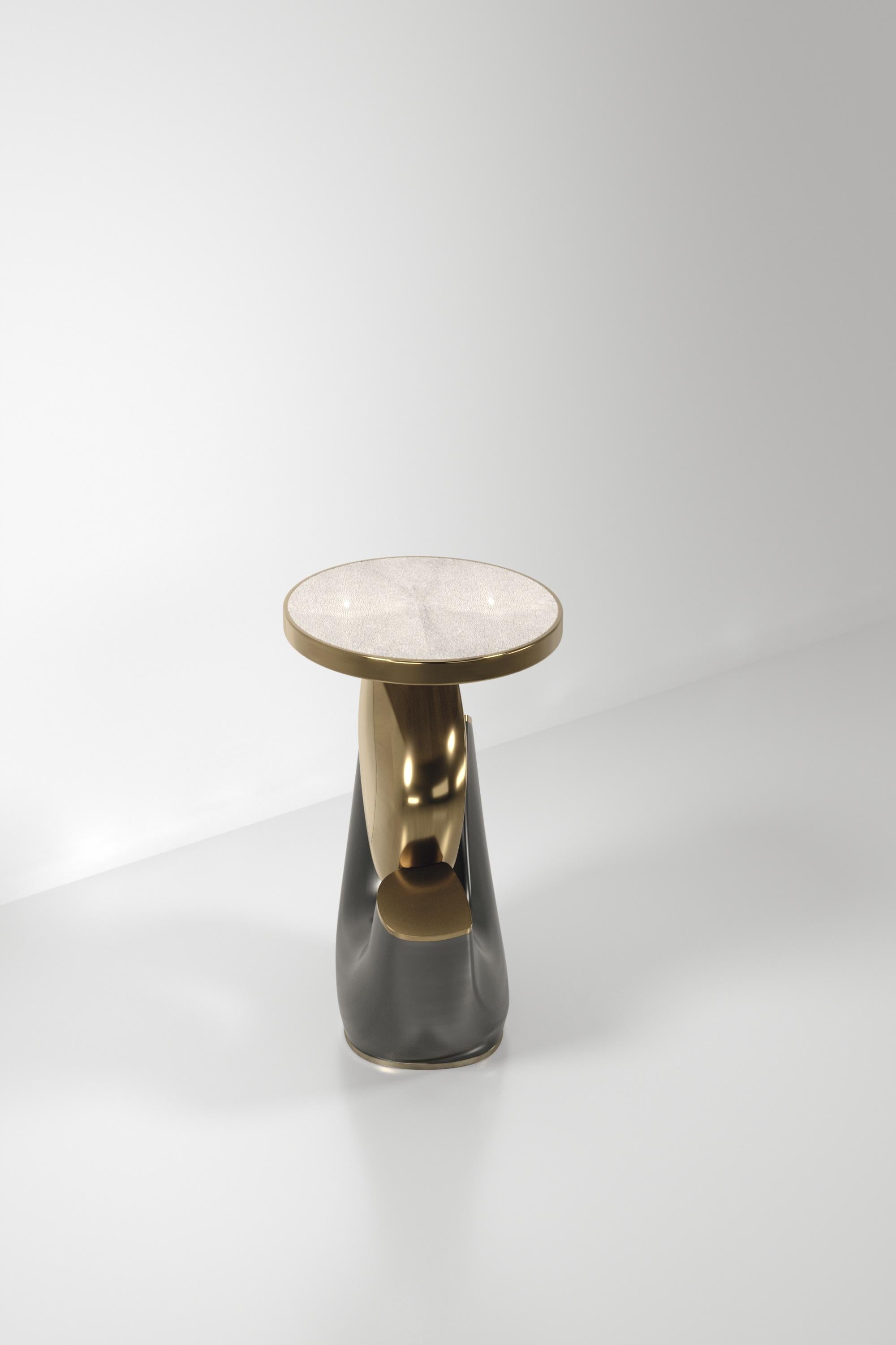 Table d'appoint incrustée de coquillages avec base sculpturale en laiton patiné par R&Y Augousti en vente 6