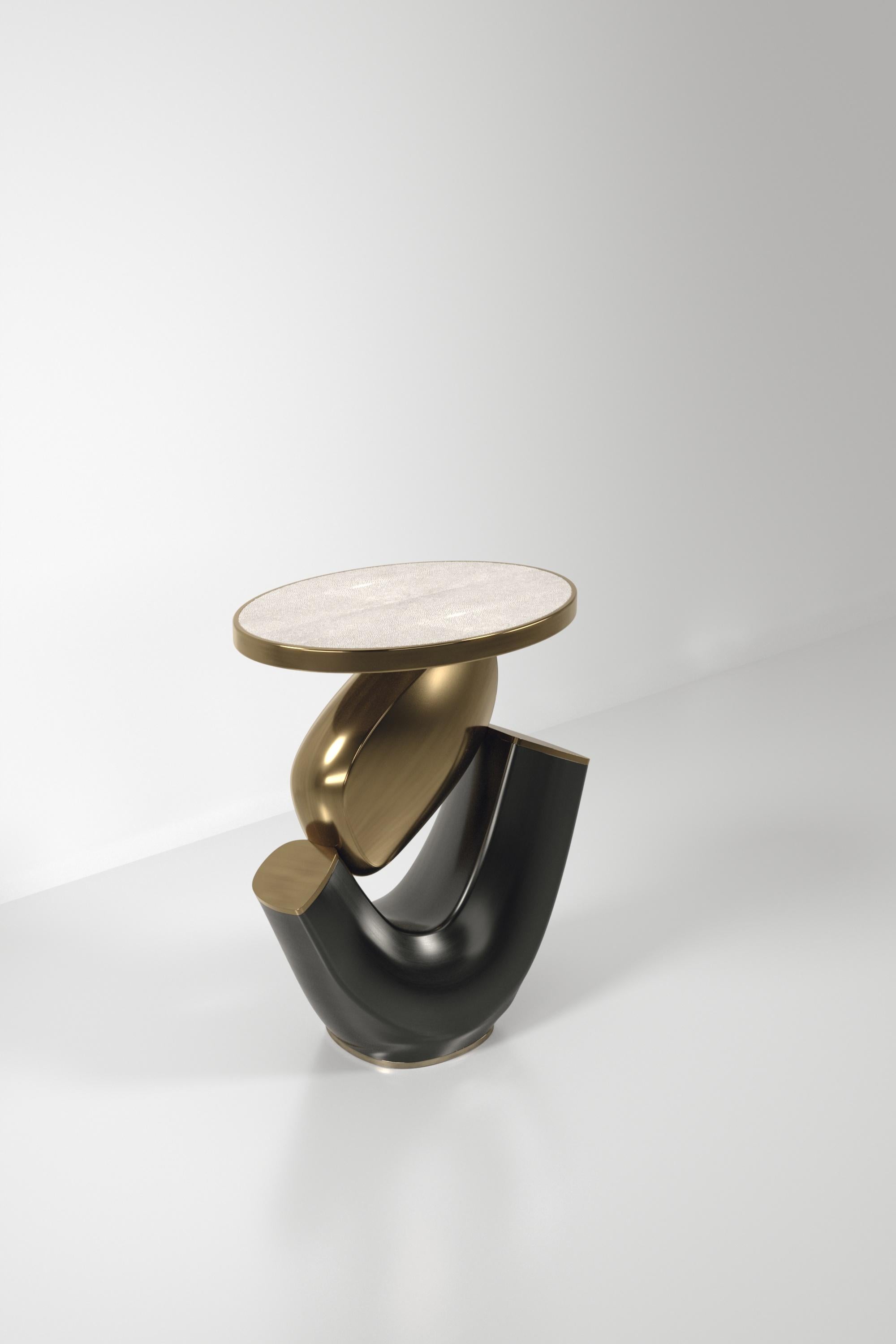 Table d'appoint incrustée de coquillages avec base sculpturale en laiton patiné par R&Y Augousti en vente 7