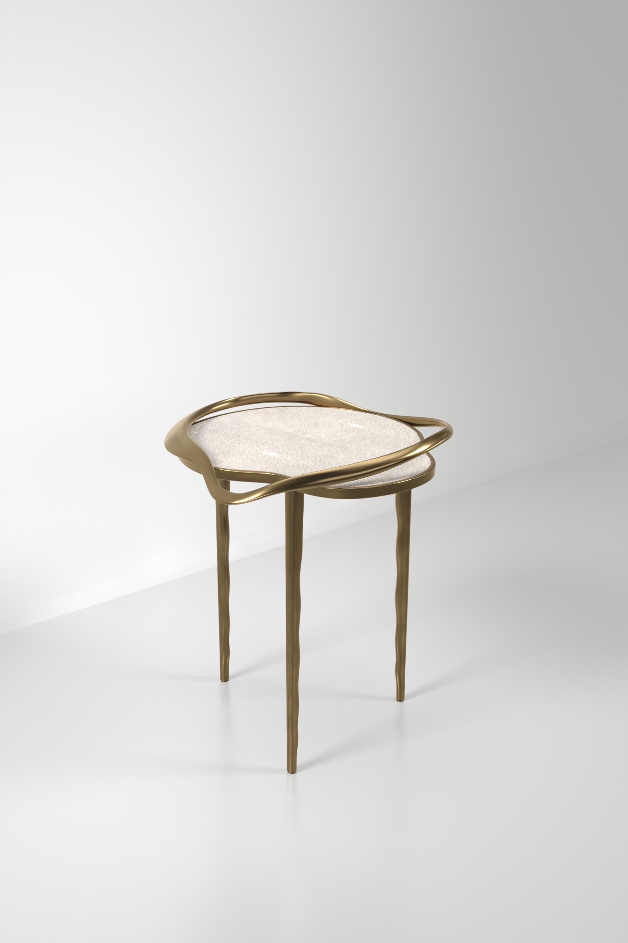 Table d'appoint incrustée de coquillages avec cadre sculptural en laiton patiné par KIFU PARIS en vente 6