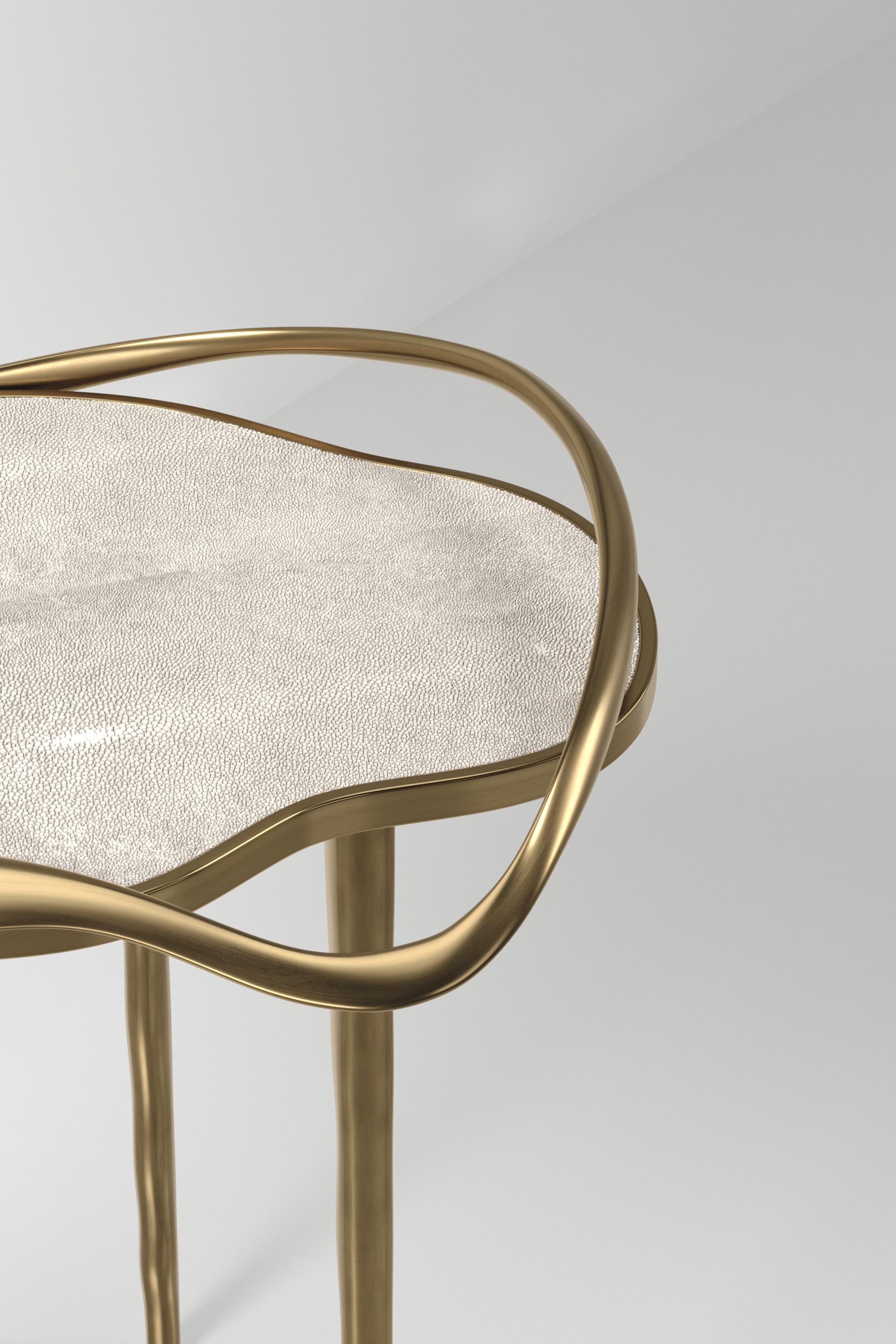 Table d'appoint incrustée de coquillages avec cadre sculptural en laiton patiné par KIFU PARIS en vente 10
