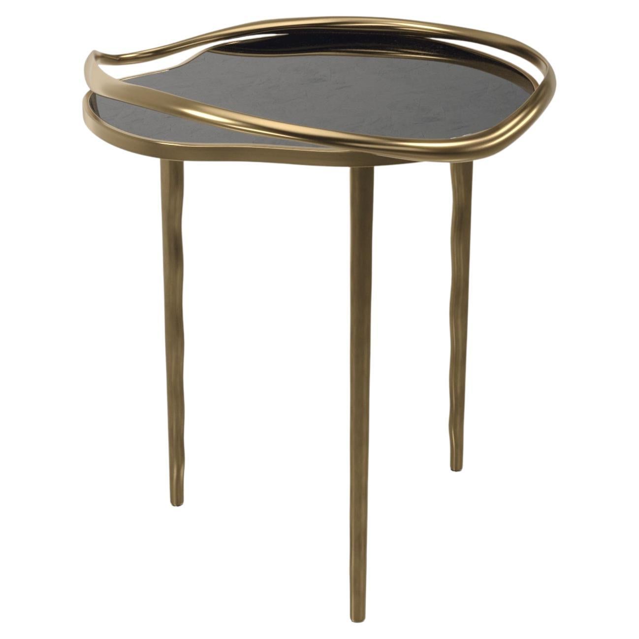 Table d'appoint incrustée de coquillages avec cadre sculptural en laiton patiné par KIFU PARIS en vente