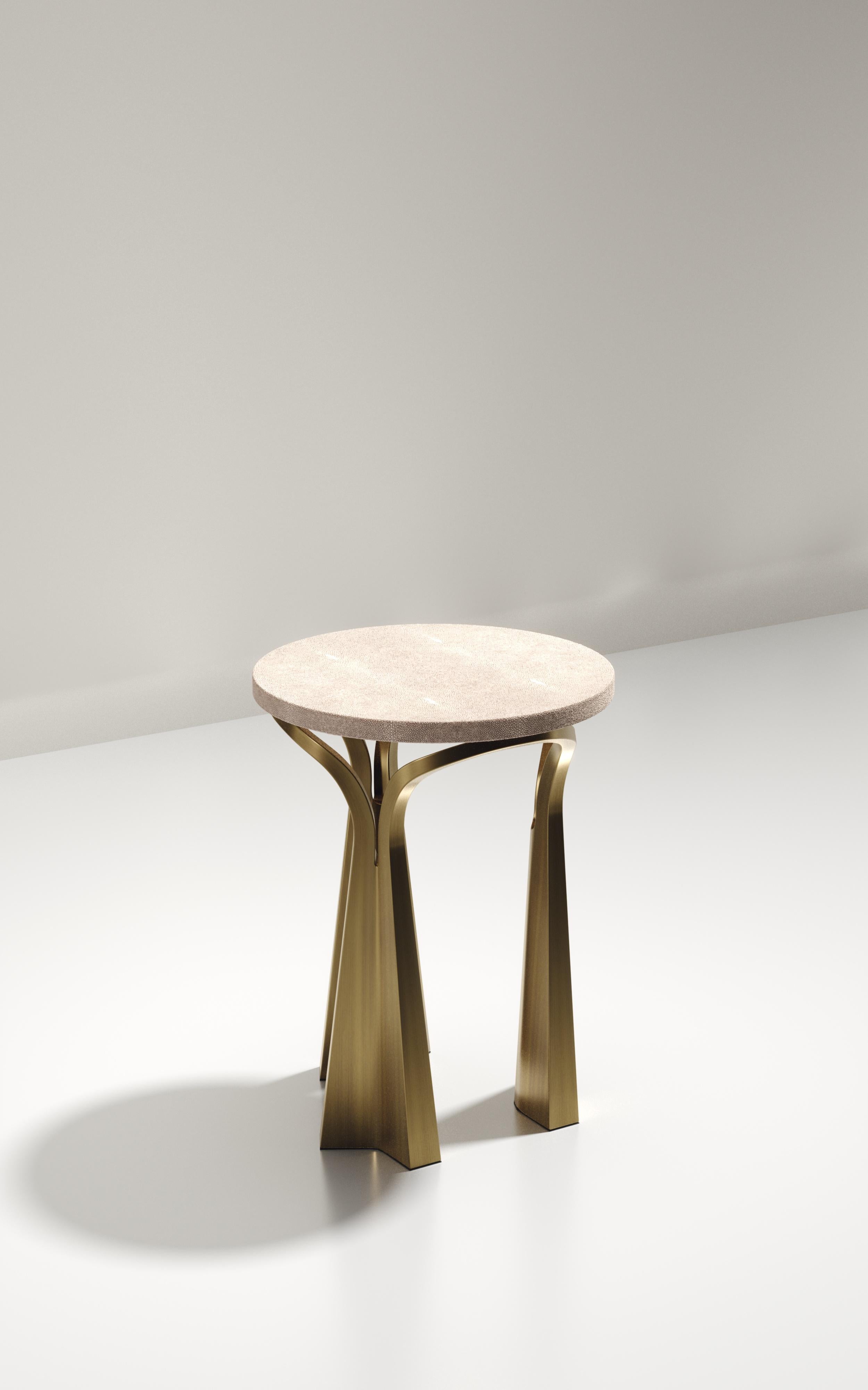 Beistelltisch mit Muschel-Intarsien und skulpturalen Bronze-Patina-Messingbeinen von R&Y Augousti im Angebot 4