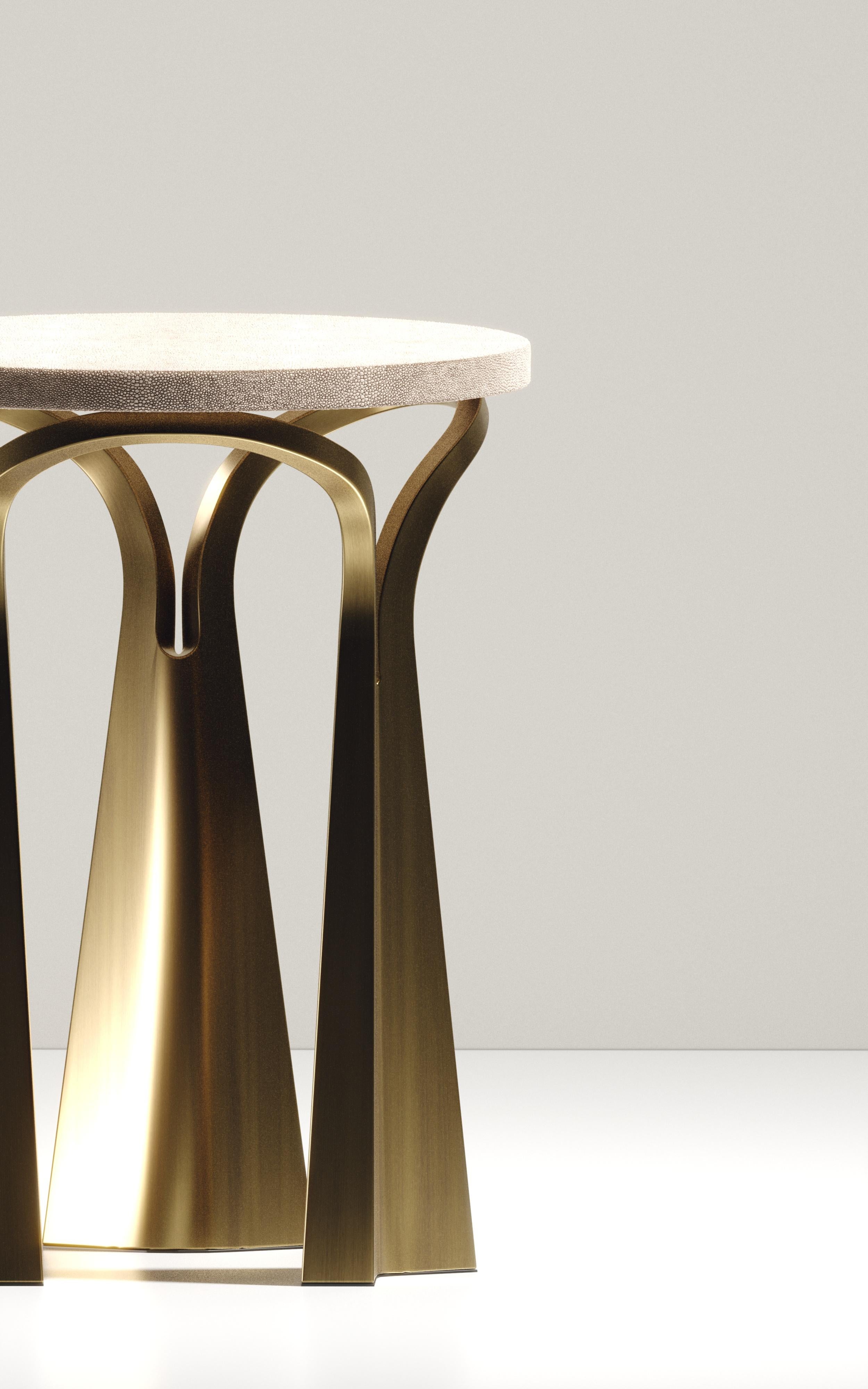 Beistelltisch mit Muschel-Intarsien und skulpturalen Bronze-Patina-Messingbeinen von R&Y Augousti im Angebot 7