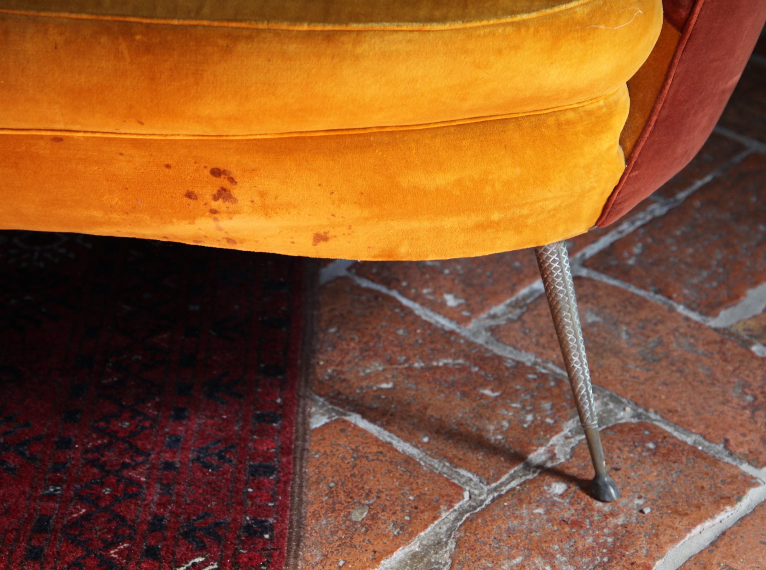 Shell Midcentury Curved Sofa, Brass Cast Feet, Original Velvet, Casa e Giardino For Sale 10