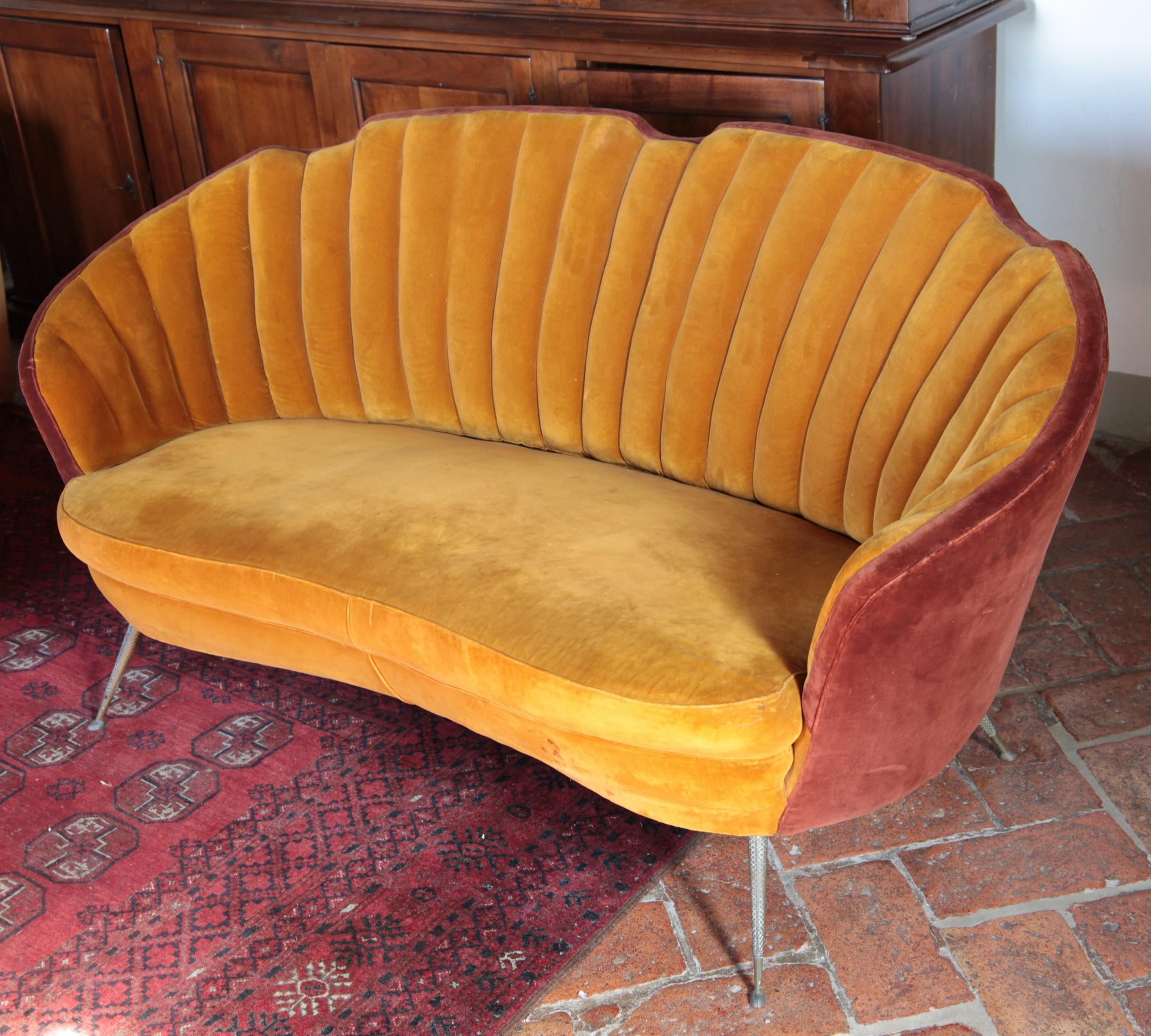 Mid-Century Modern Shell Midcentury Curved Sofa, Brass Cast Feet, Original Velvet, Casa e Giardino For Sale