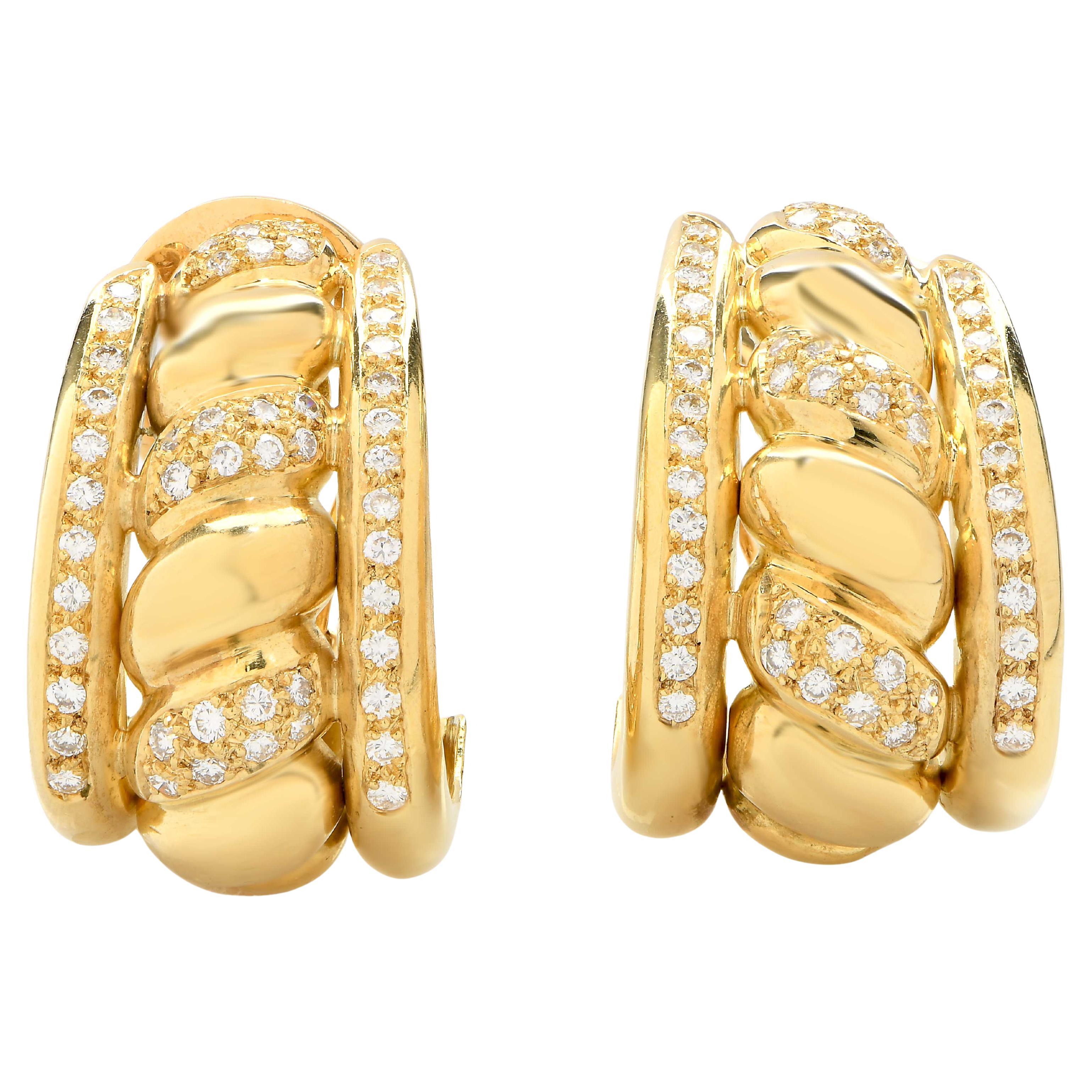 Boucles d
oreilles en or jaune 18 carats avec motifs de coquillages et diamants en vente