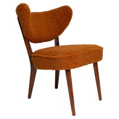 Fauteuil club en bouclette orange coquillage, par Vintola Studio, Europe, Pologne