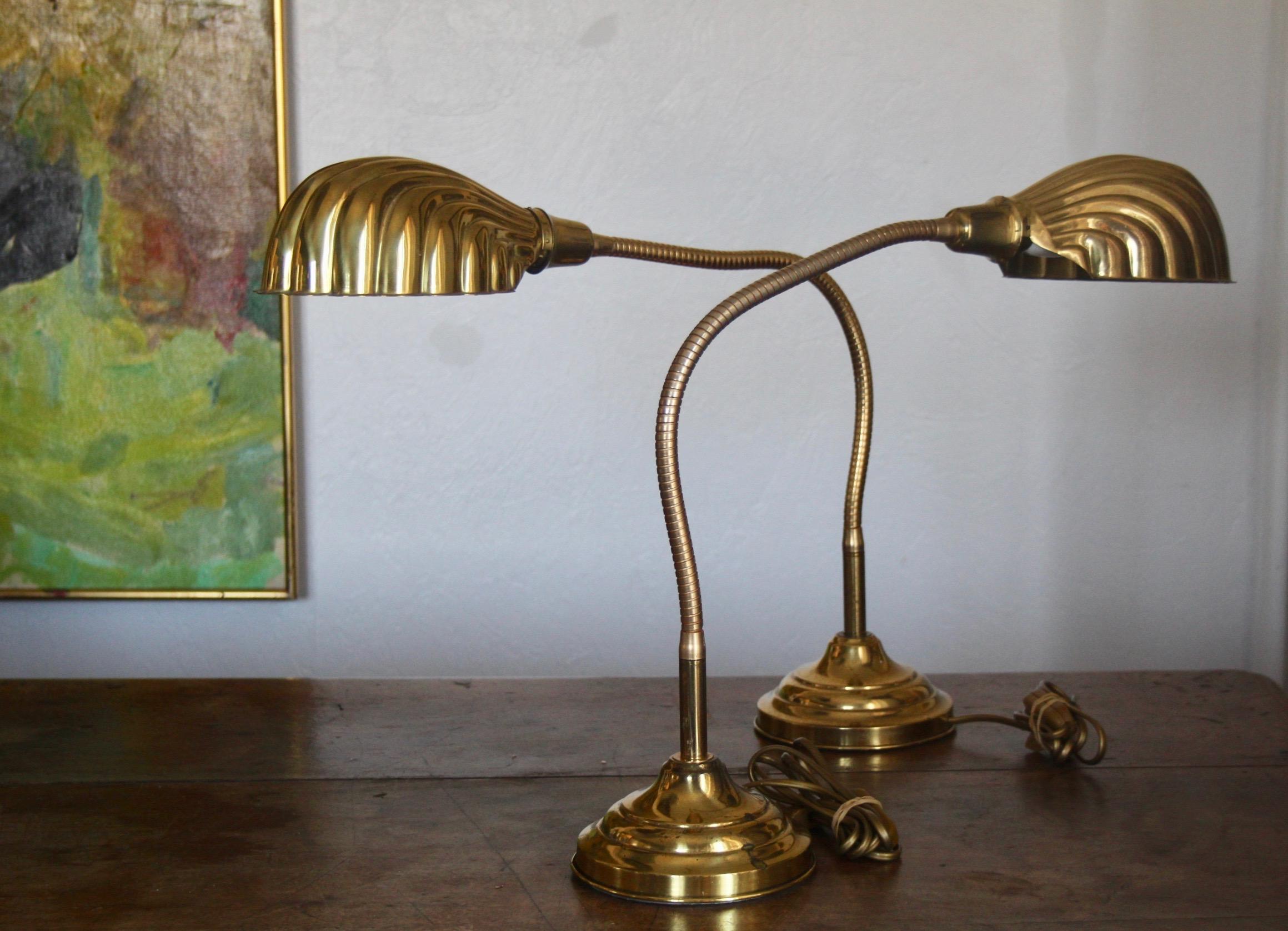 Shell pair of table lamp gooseneck lamp, desk brass.