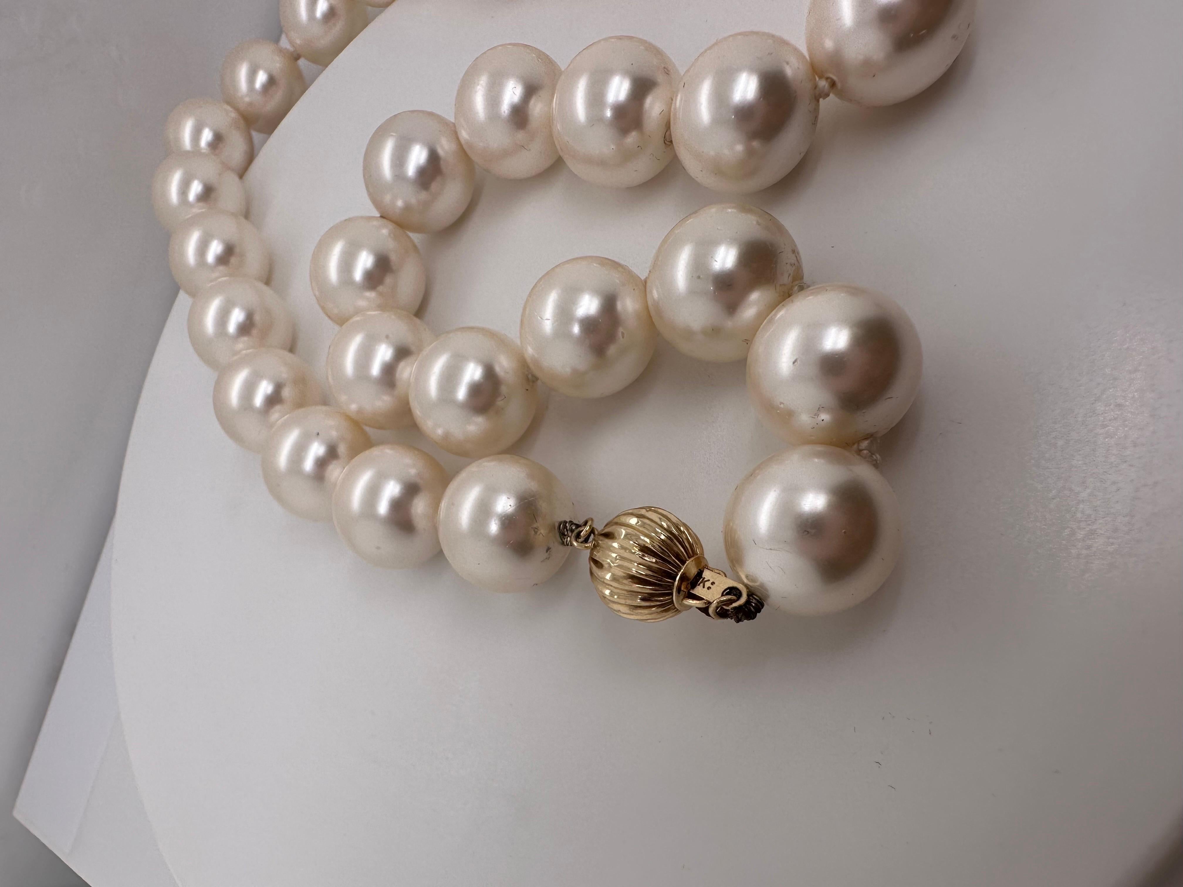 Shell pearl necklace 14KT yellow gold clasp 18