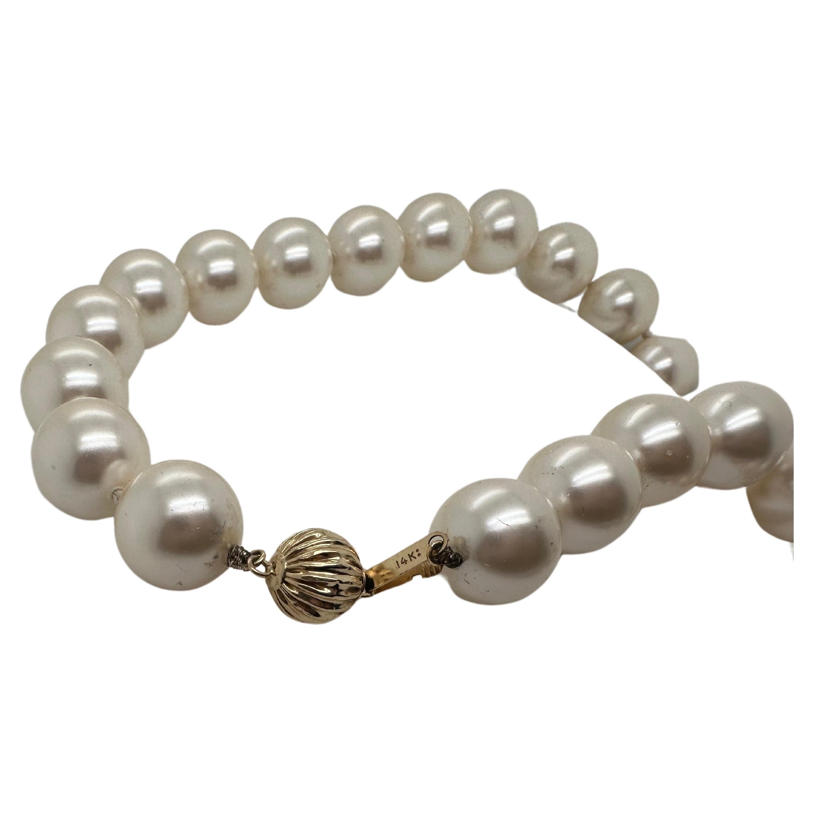 Shell pearl necklace 14KT yellow gold clasp 18" 14mm pearls For Sale