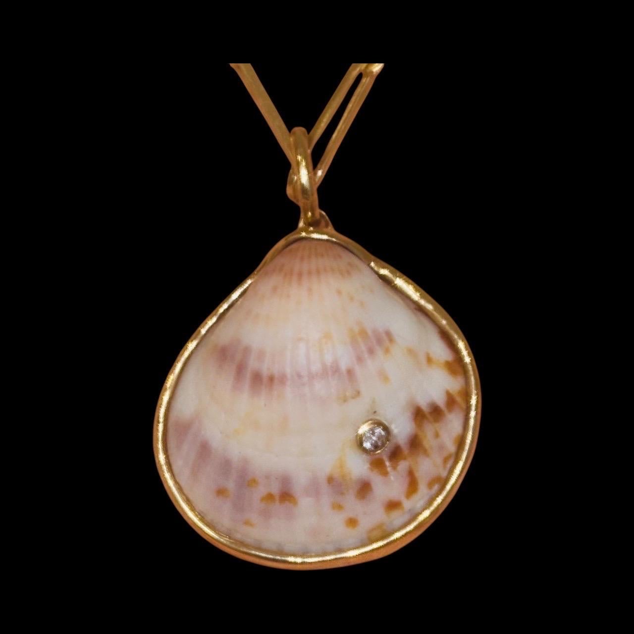 Ciondolo a forma di conchiglia con diamante e oro 14k in vendita 6