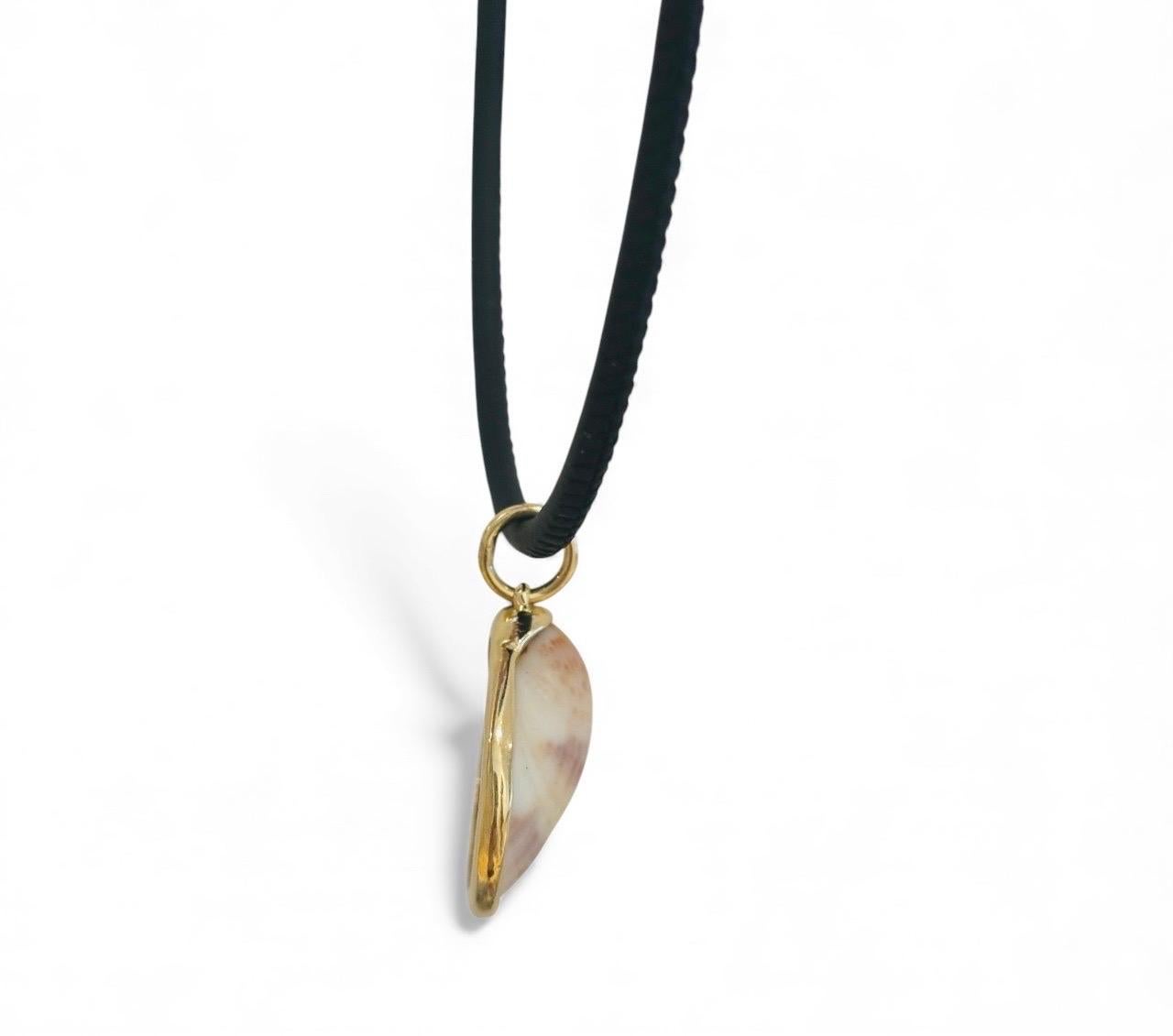 Ciondolo a forma di conchiglia con diamante e oro 14k in vendita 7