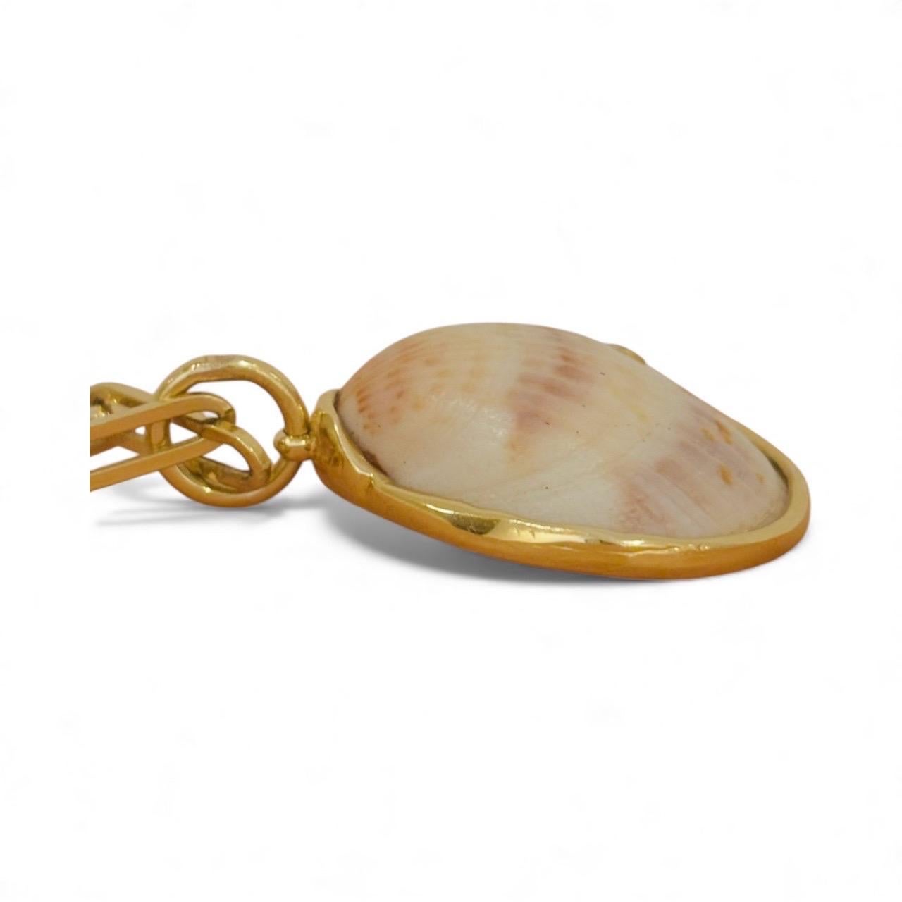 Ciondolo a forma di conchiglia con diamante e oro 14k in vendita 2
