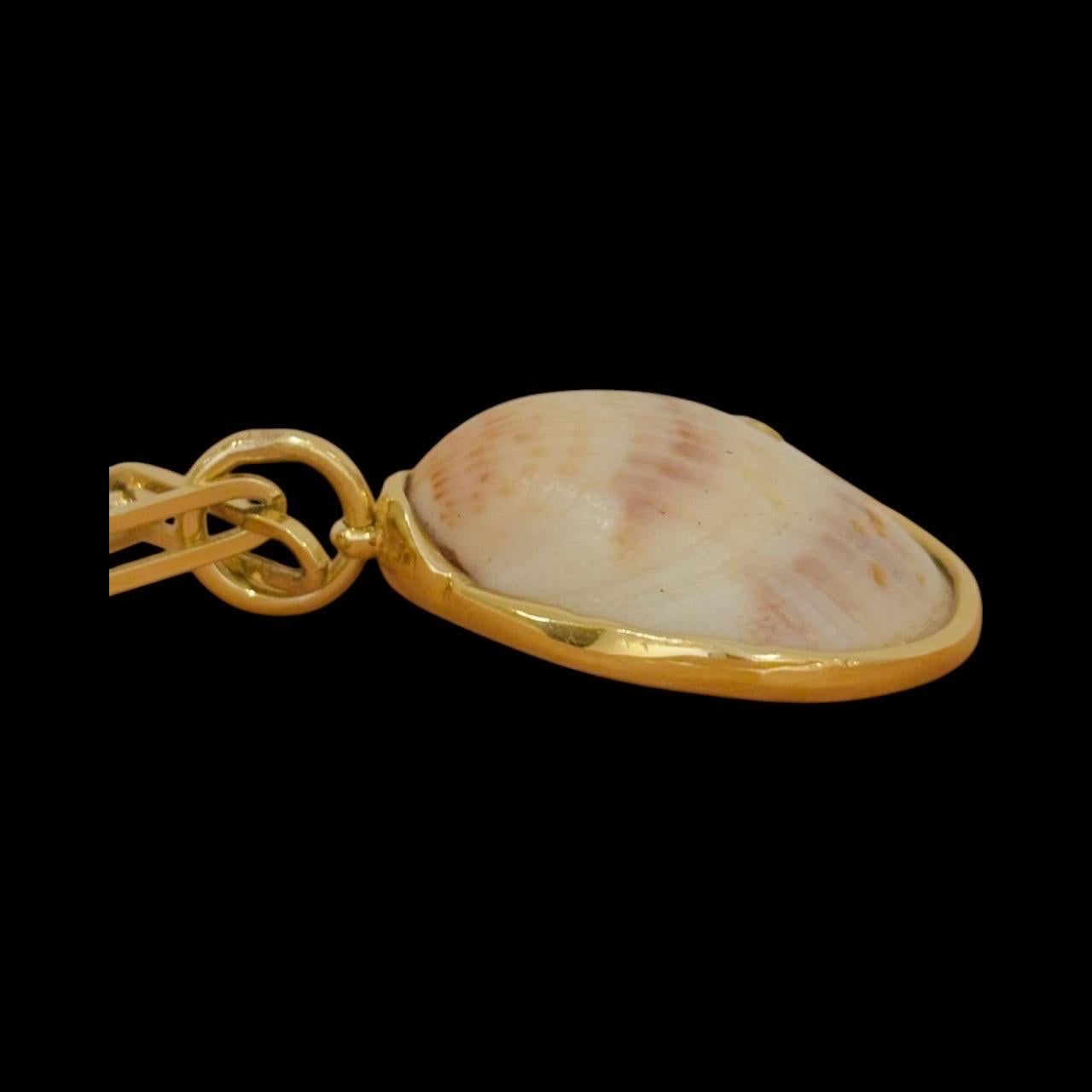 Ciondolo a forma di conchiglia con diamante e oro 14k in vendita 3