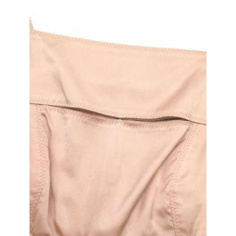 Shell pink silk-satin apron gown For Sale 2