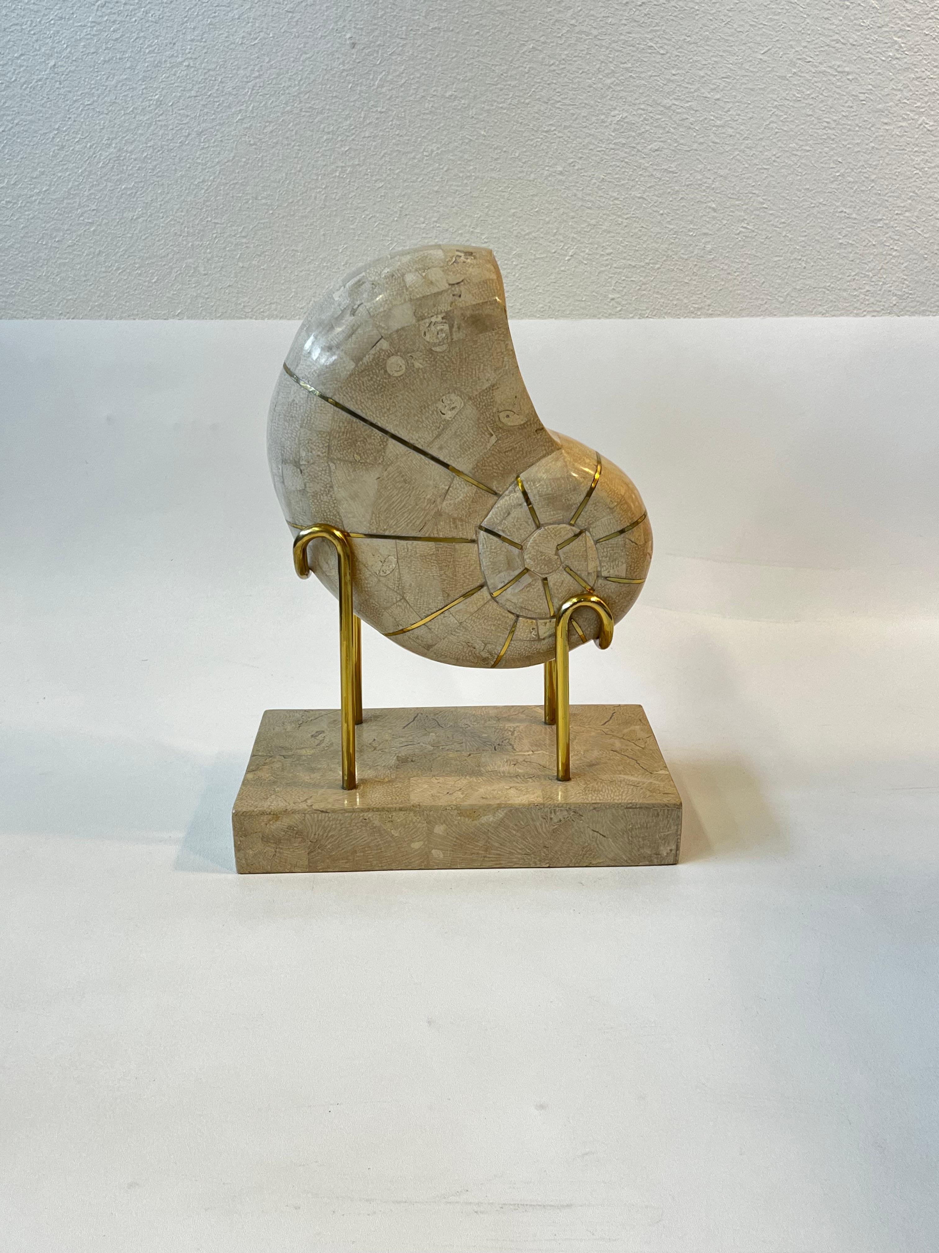 Americano Scultura di conchiglie su supporto di Maitland Smith in vendita