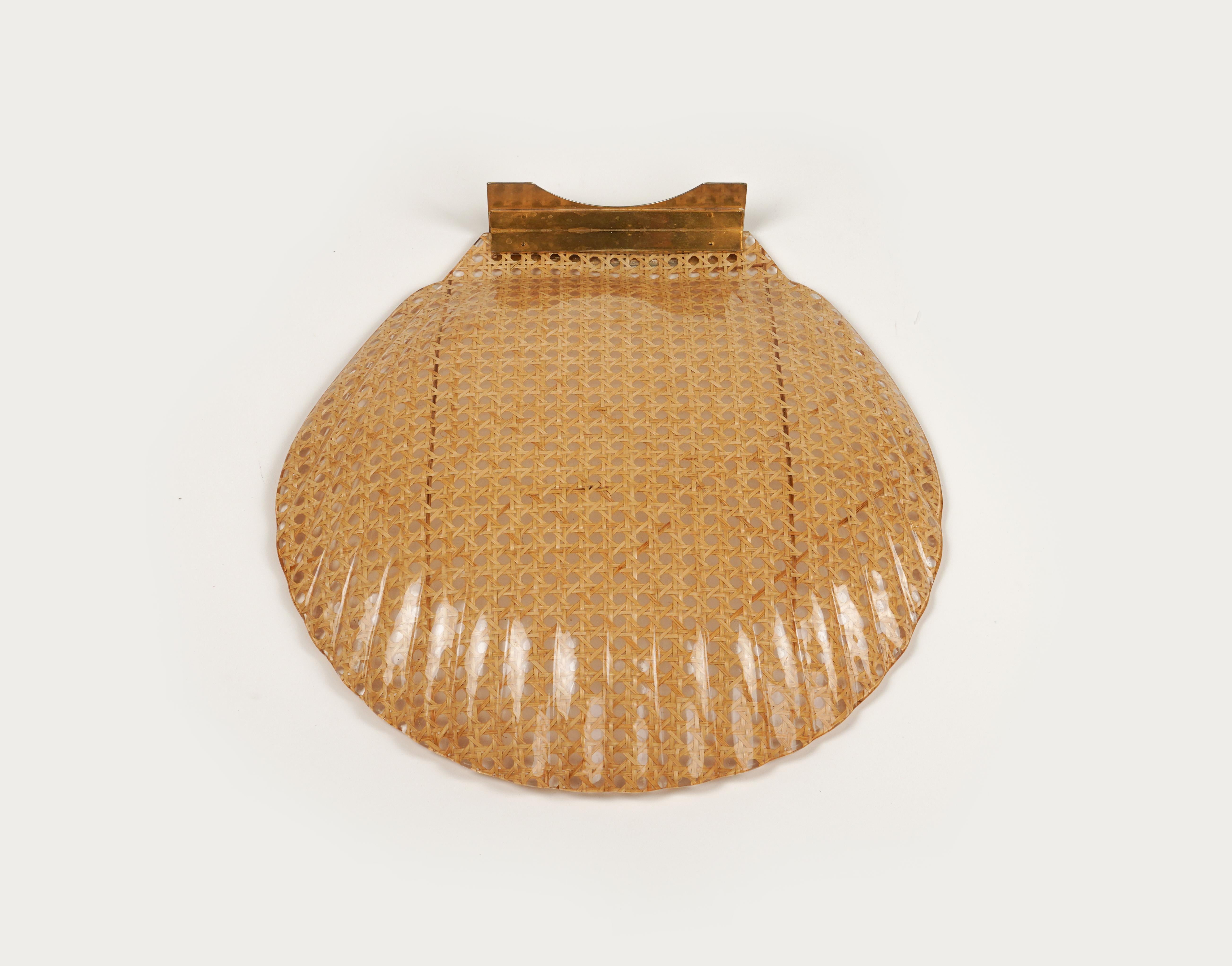 Shell Serving Tray Lucite and Rattan Christian Dior Style, France, 1970s For Sale 4
