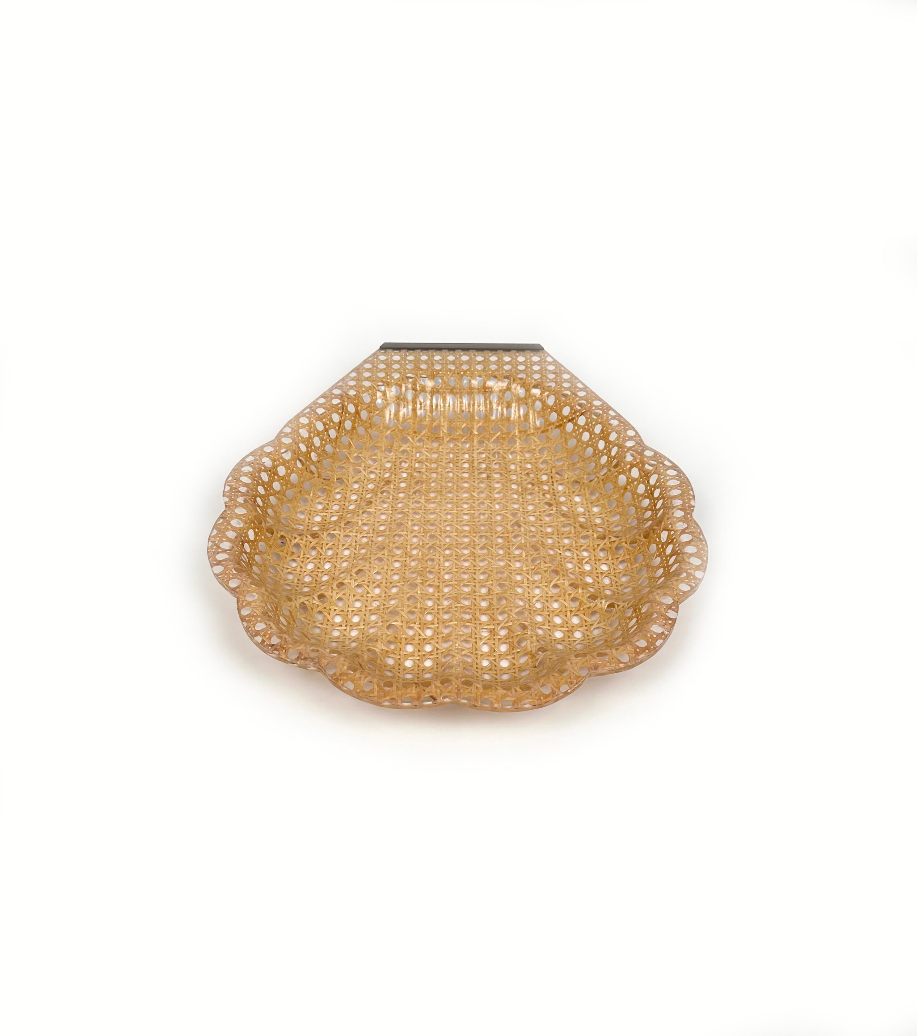 Shell Serving Tray Lucite and Rattan Christian Dior Style, France, 1970s In Good Condition In Rome, IT