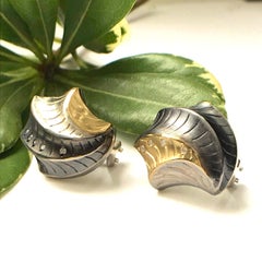 Shell Shape Clip Earrings with 18 Karat Yellow Gold and Oxidized Sterling Silver