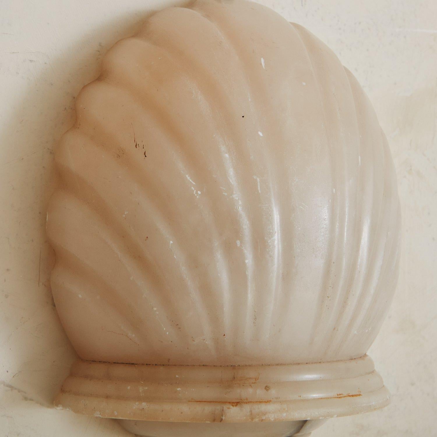 Shell Shaped Alabaster Sconce, France, 1920s In Good Condition In Chicago, IL