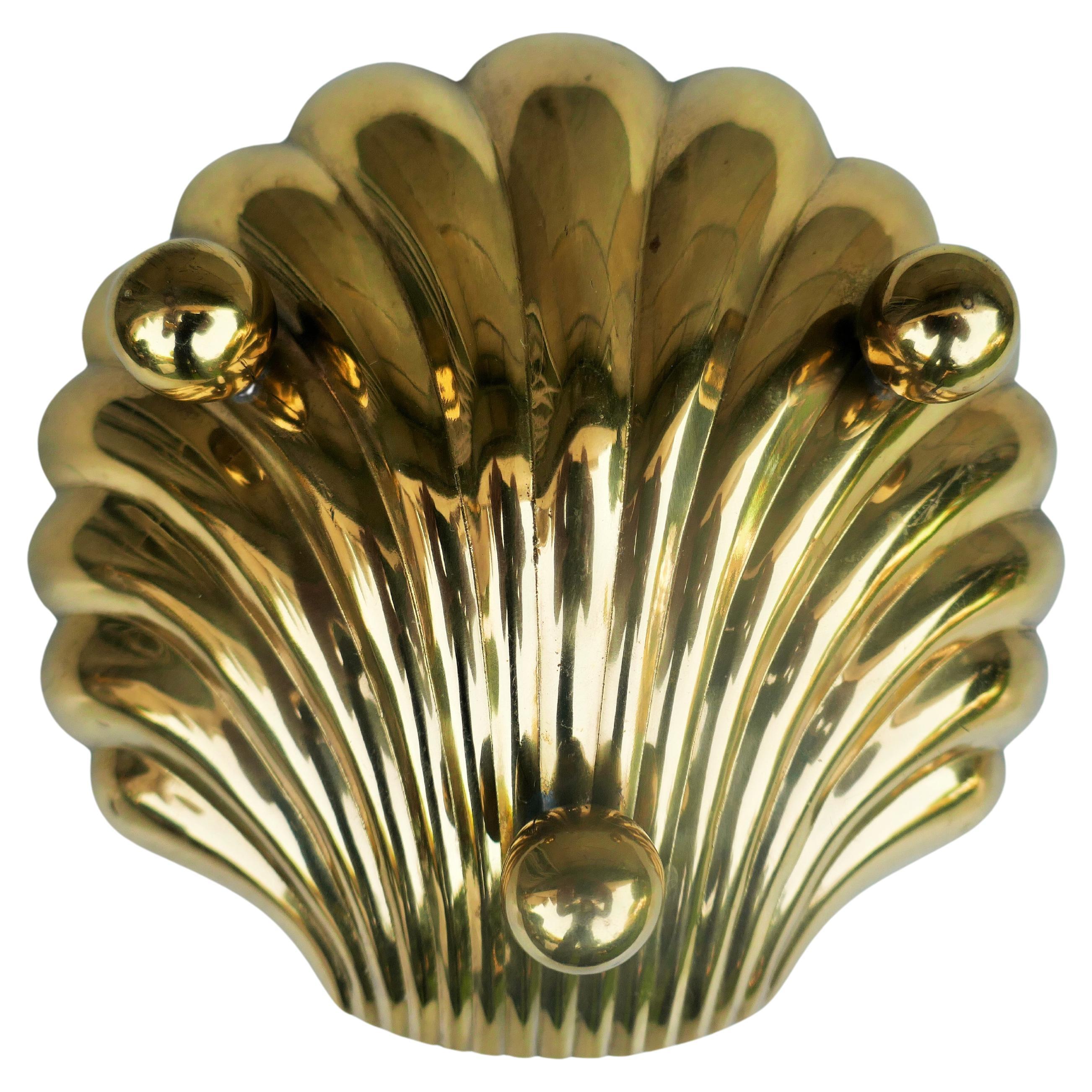 Muschelförmiger Aschenbecher oder Münzbehälter aus Messing, möglicherweise aus Indien.
Guter Zustand.
Ich danke Ihnen.