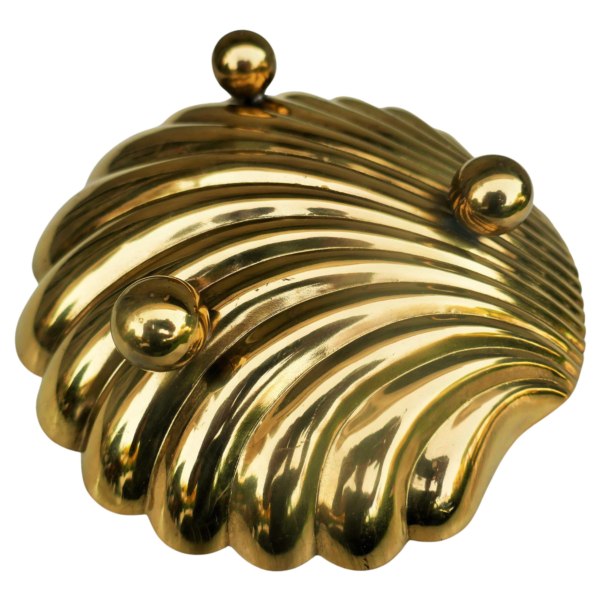 Muschelförmiger Aschenbecher oder Münzbehälter aus Messing, möglicherweise aus Indien (Organische Moderne) im Angebot