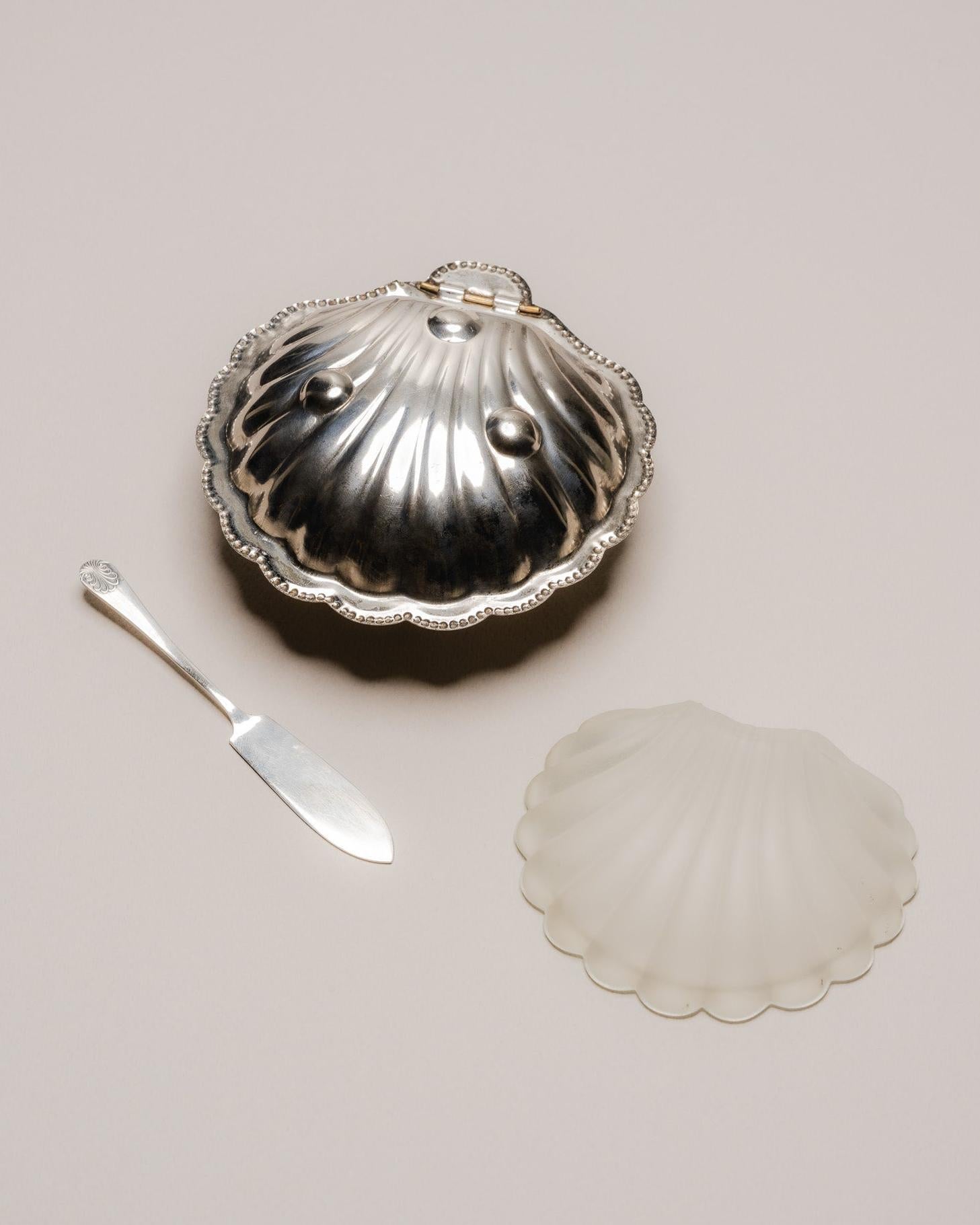 Mid-Century Modern Shell-Shaped Butter Dish in Silver-Plated Metal, 1970s en vente