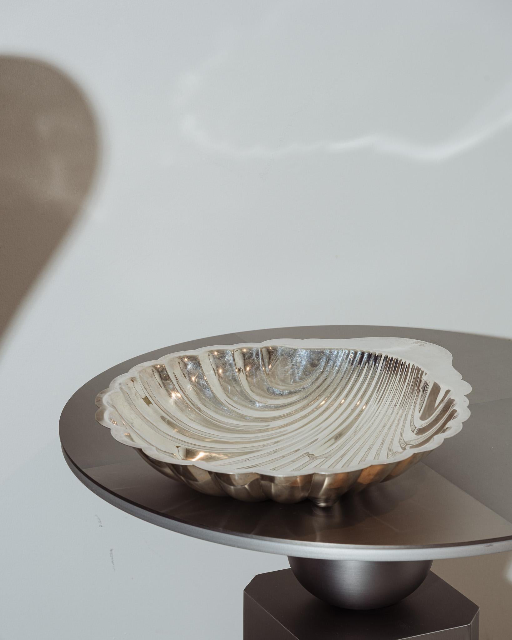 Mid-Century Modern Coupe à fruits en forme de coquillage en métal argenté, 1970 en vente