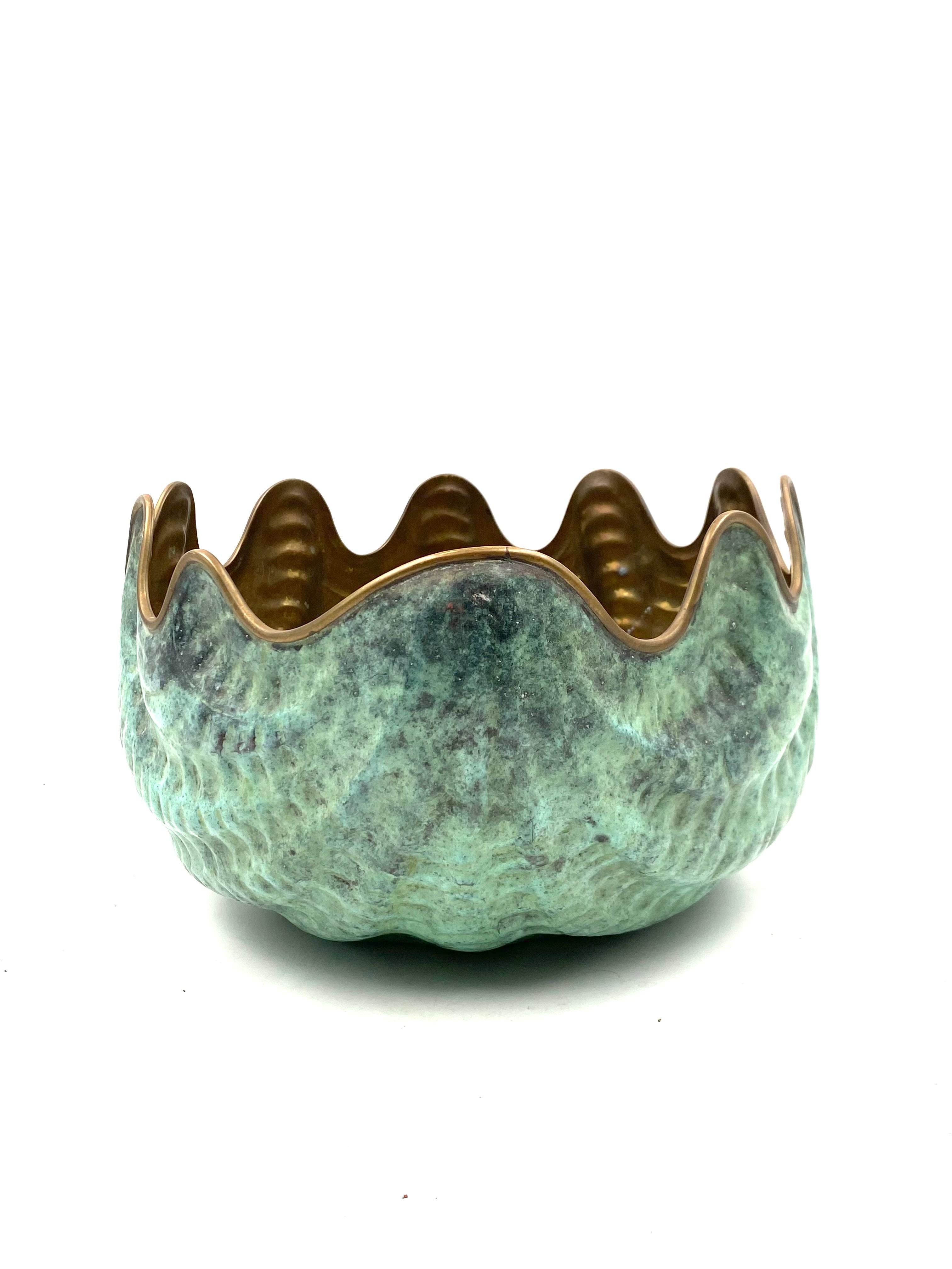Shell Shaped Large Bowl / Centerpiece, Italy, 1970s 1