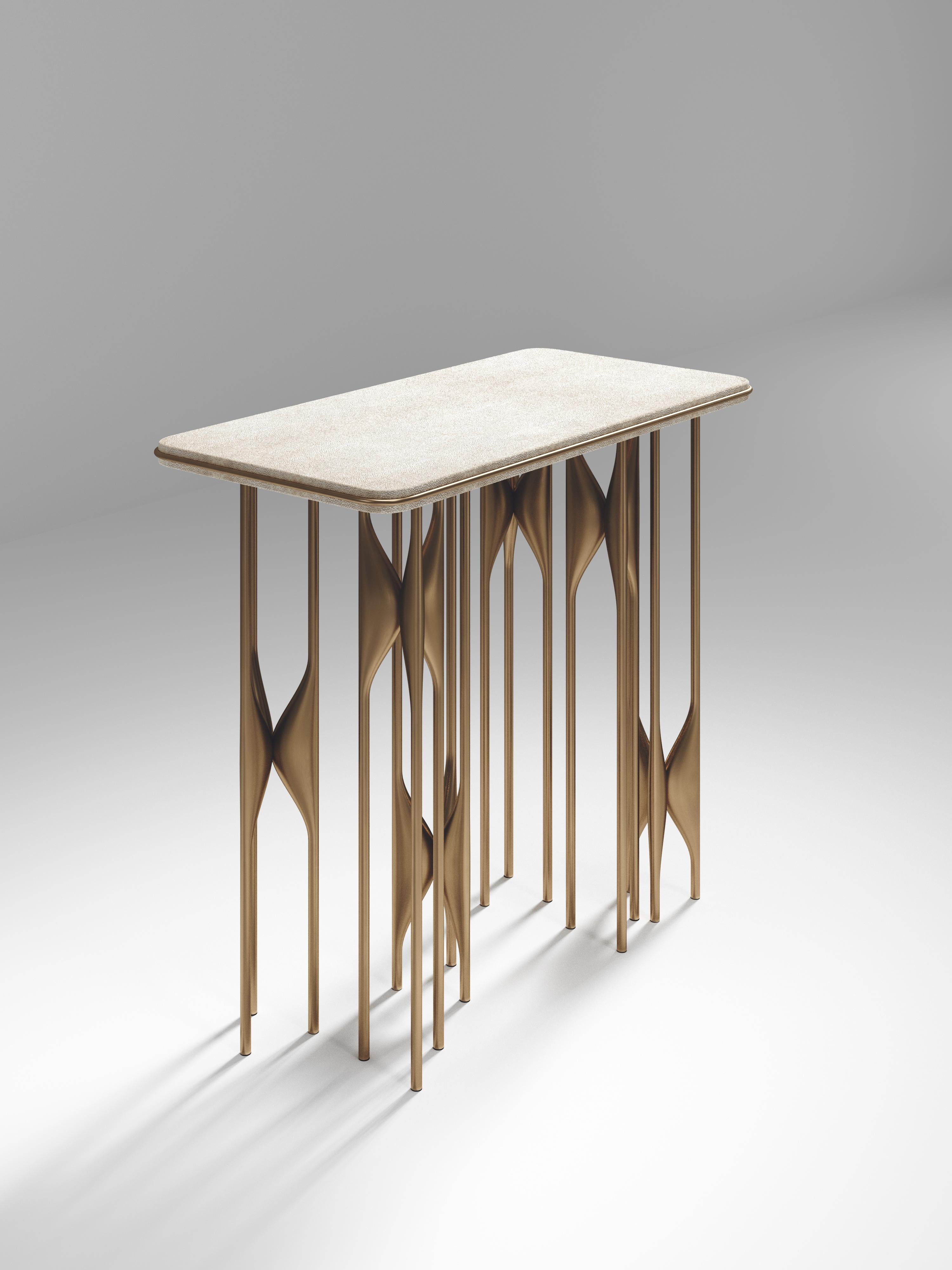Table d'appoint Shell avec détails en laiton patiné par Kifu Paris en vente 3