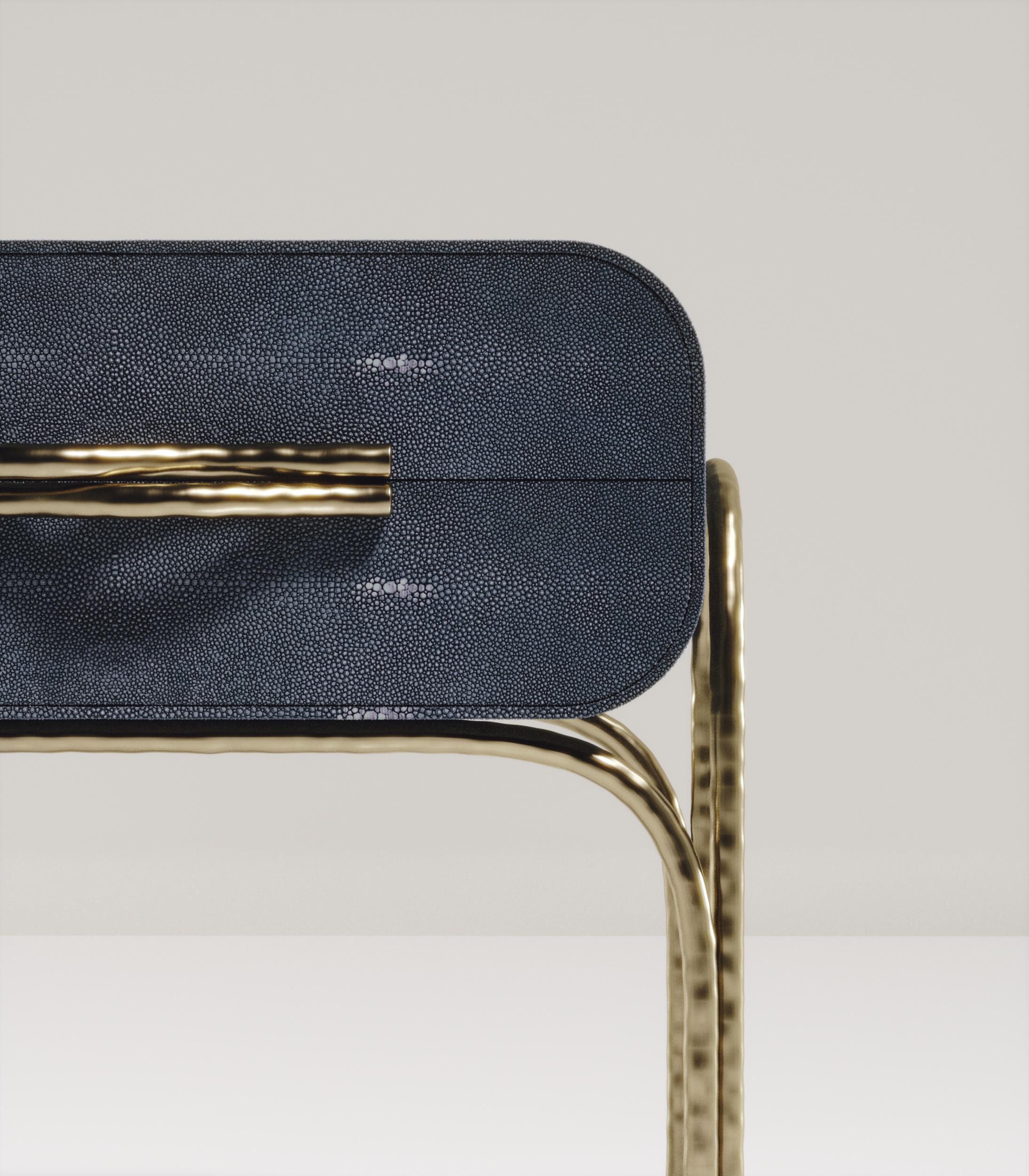 Beistelltisch mit Muschelschalen und Bronze-Patina-Messingdetails von R&Y Augousti im Angebot 4