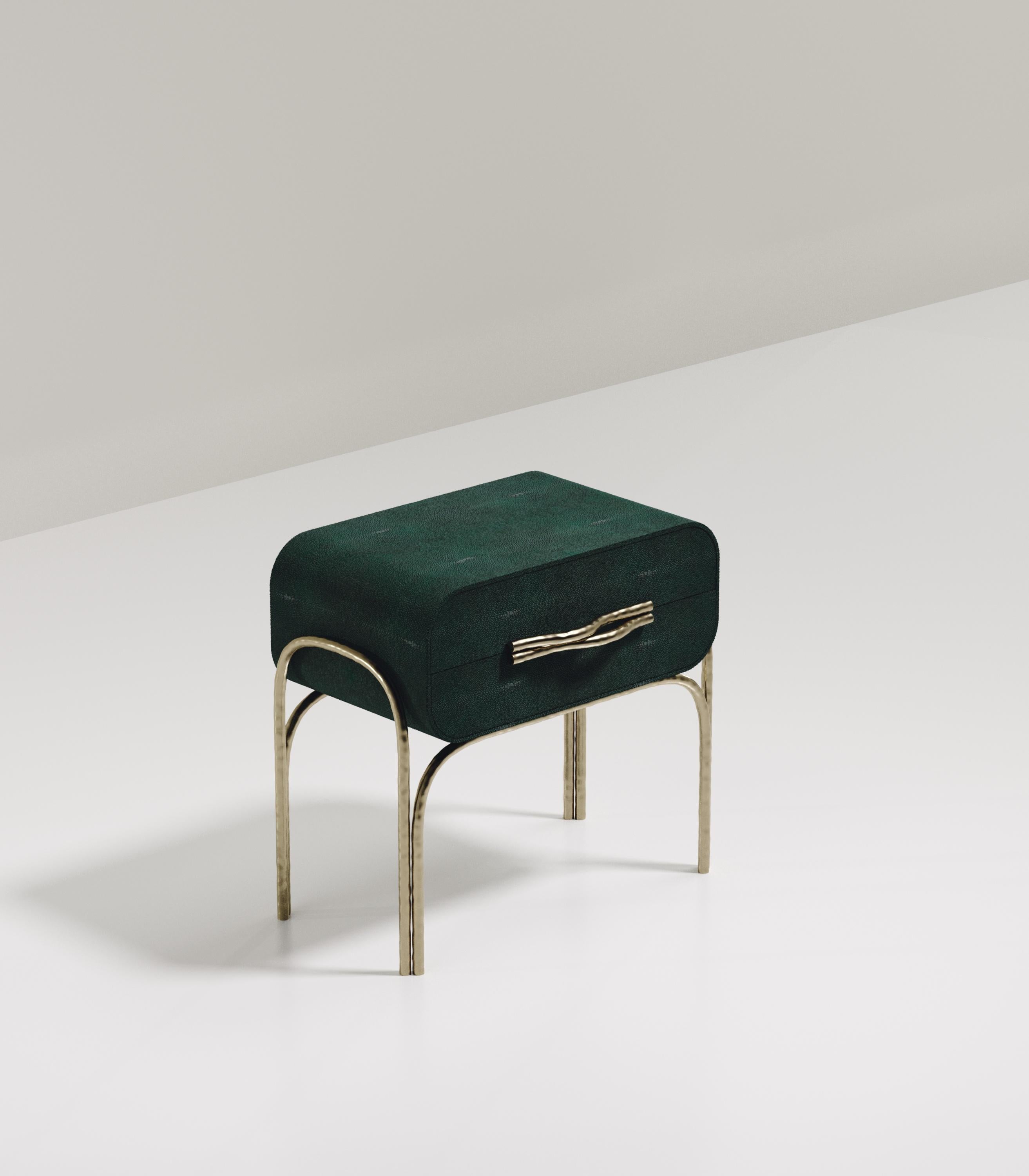 Beistelltisch mit Muschelschalen und Bronze-Patina-Messingdetails von R&Y Augousti im Angebot 5