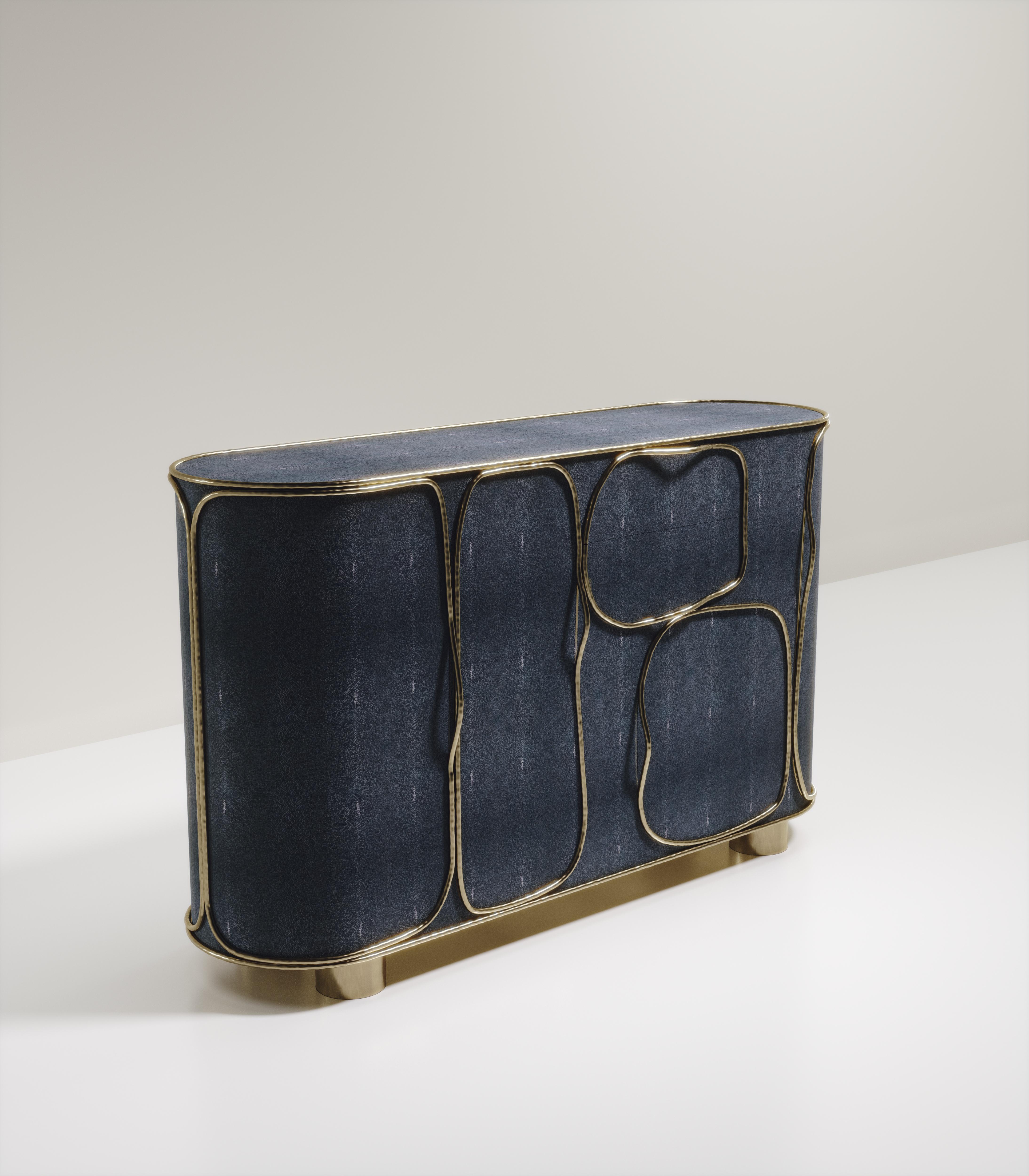 Beistelltisch mit Muschelschalen und Bronze-Patina-Messingdetails von R&Y Augousti im Angebot 6
