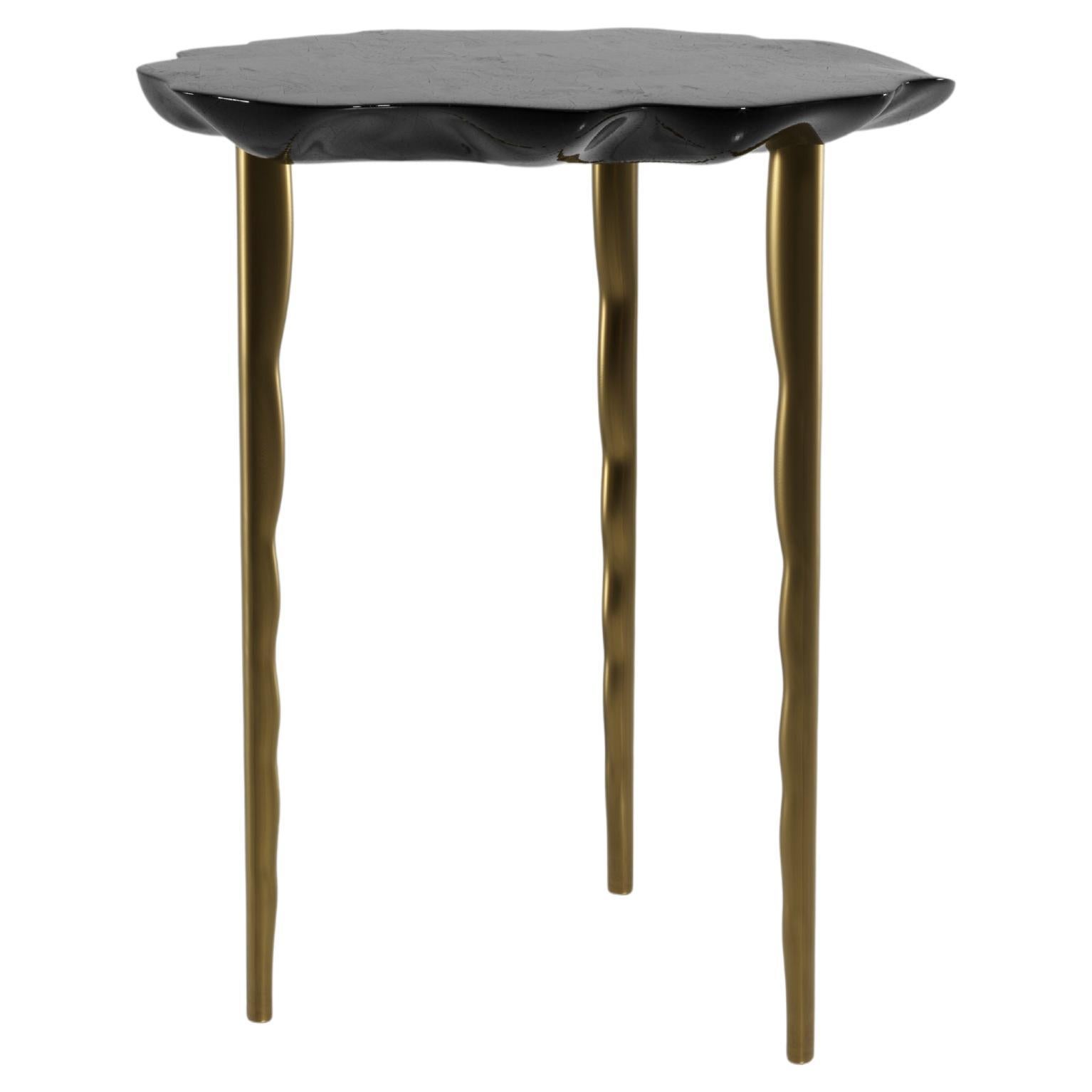 Muschel-Beistelltisch mit patinierten Messingdetails von R&Y Augousti im Angebot