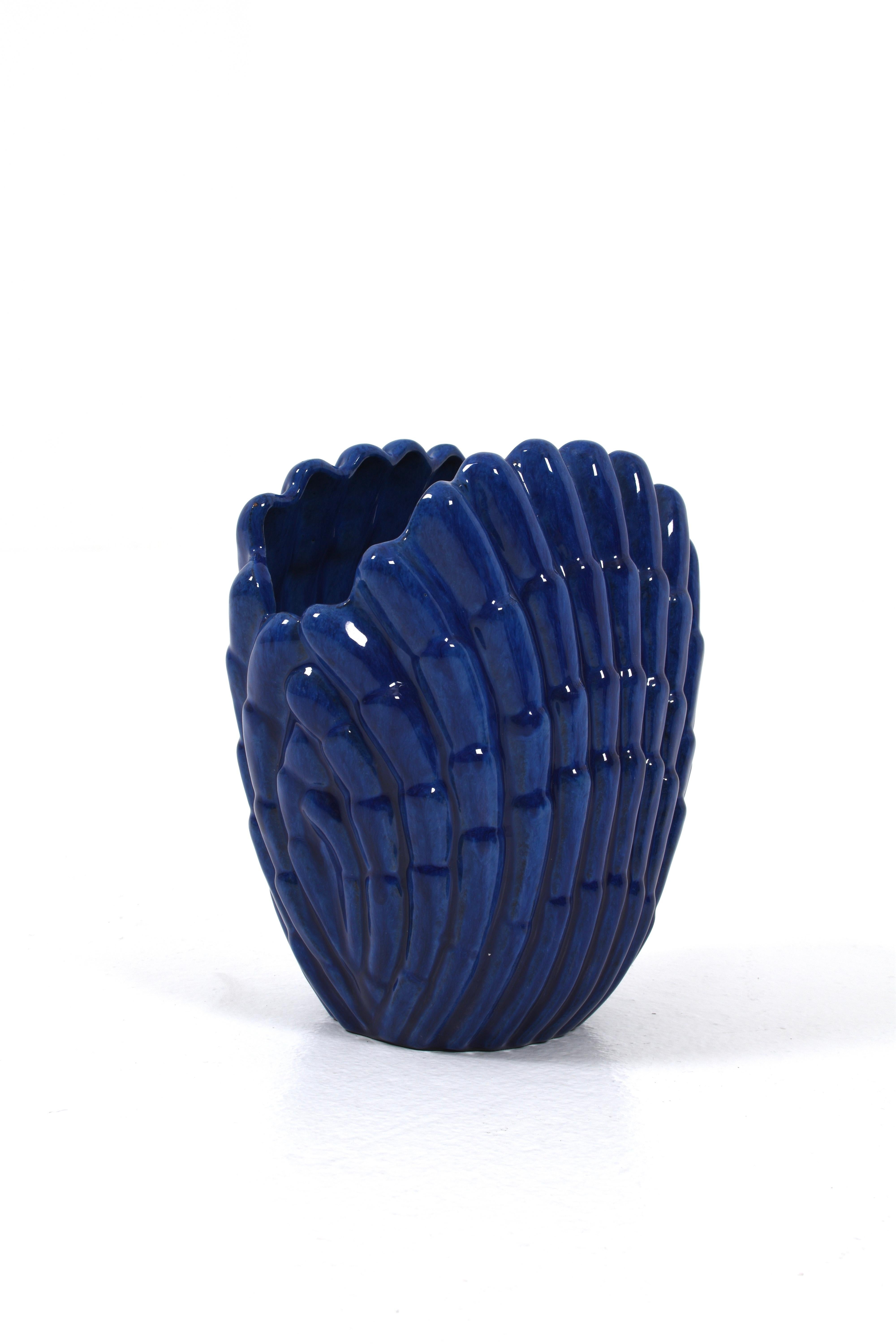Shell vase by Vicke Lindstrand for Upsala-Ekeby, 1940s In Good Condition For Sale In Göteborg, SE