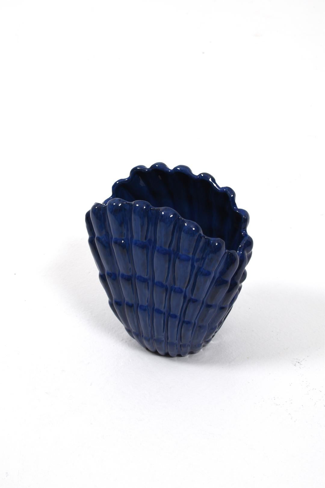 Mid-20th Century Shell vase by Vicke Lindstrand for Upsala-Ekeby, 1940s For Sale