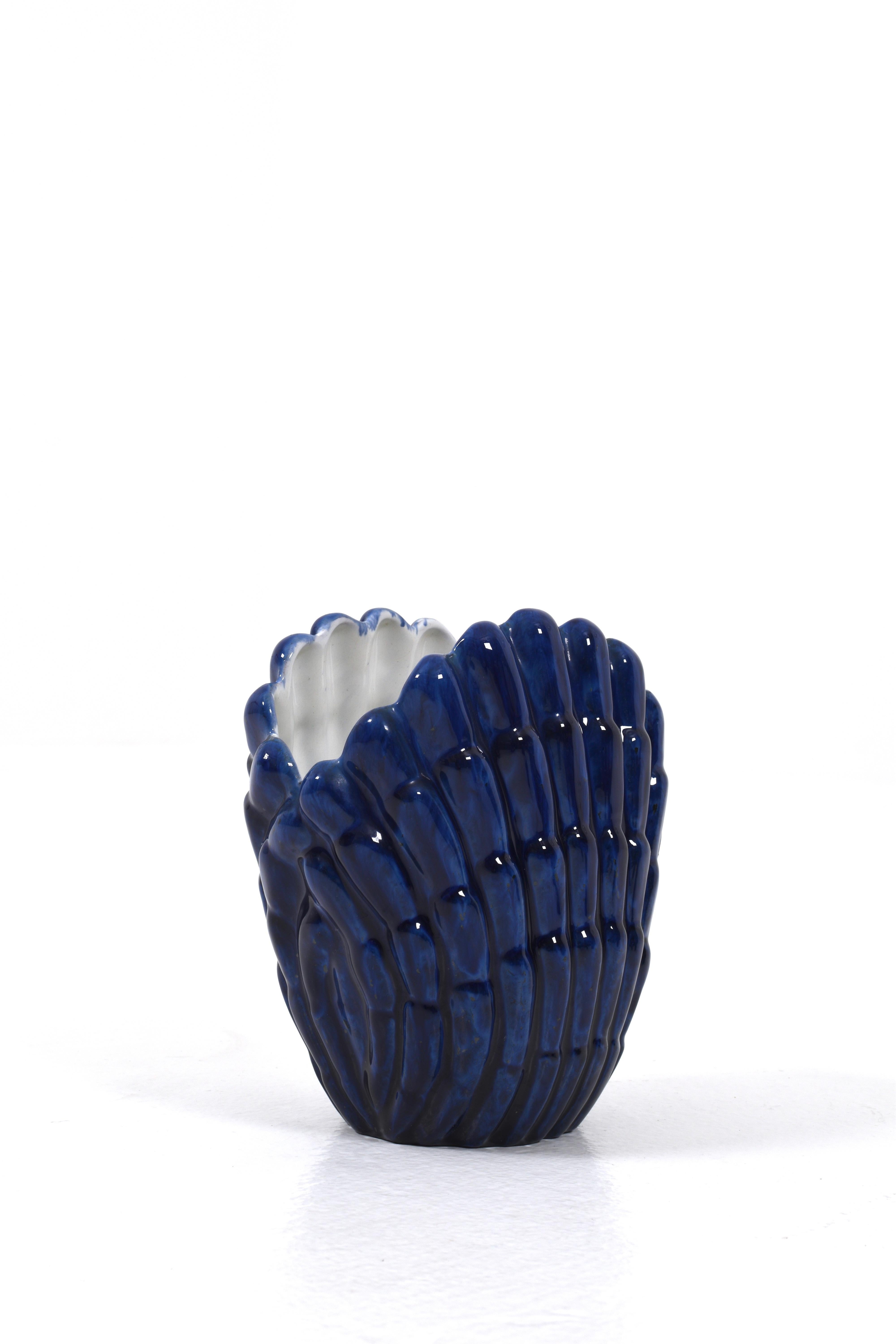 Mid-20th Century Shell vase by Vicke Lindstrand for Upsala-Ekeby, 1940s For Sale