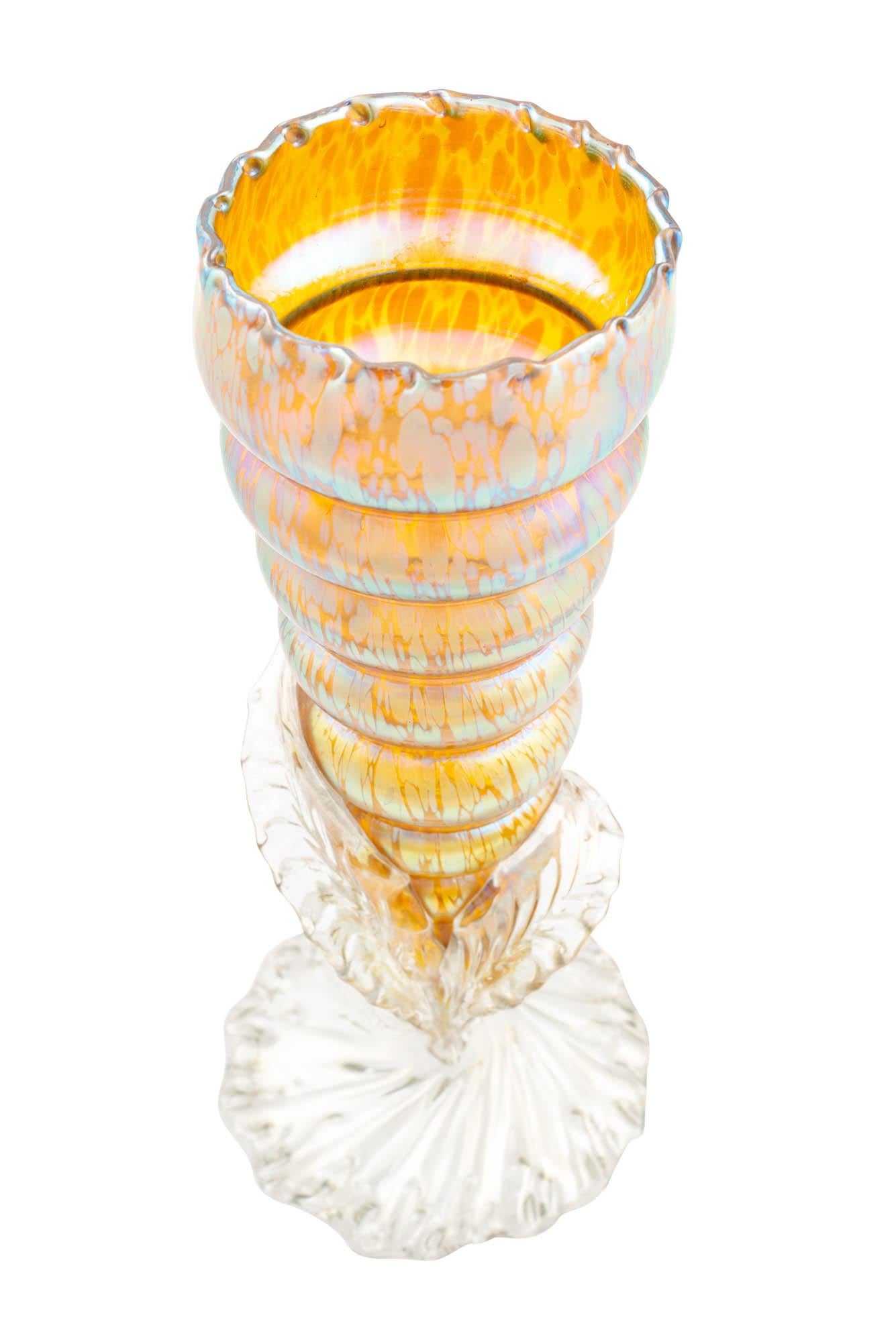 The conch shape was one of the most popular motifs of the naturalistic edition in the production of the Johann Loetz-Witwe glassworks. It was always produced in a very high quality. Shell-shaped vessels were produced in a wide variety of decor
