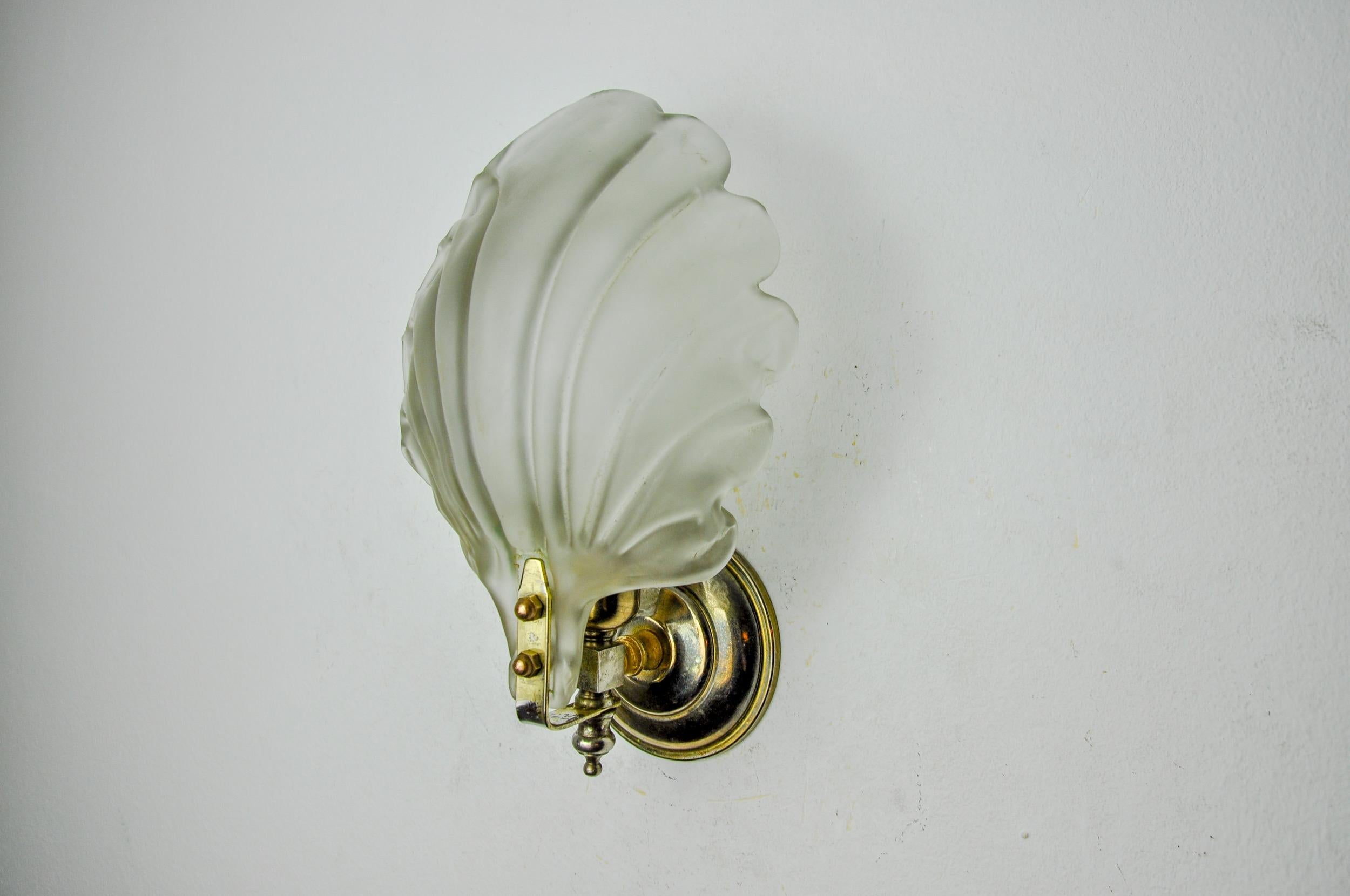 Hollywood Regency Shell wall lamp, murano glass, italy, 1970 For Sale