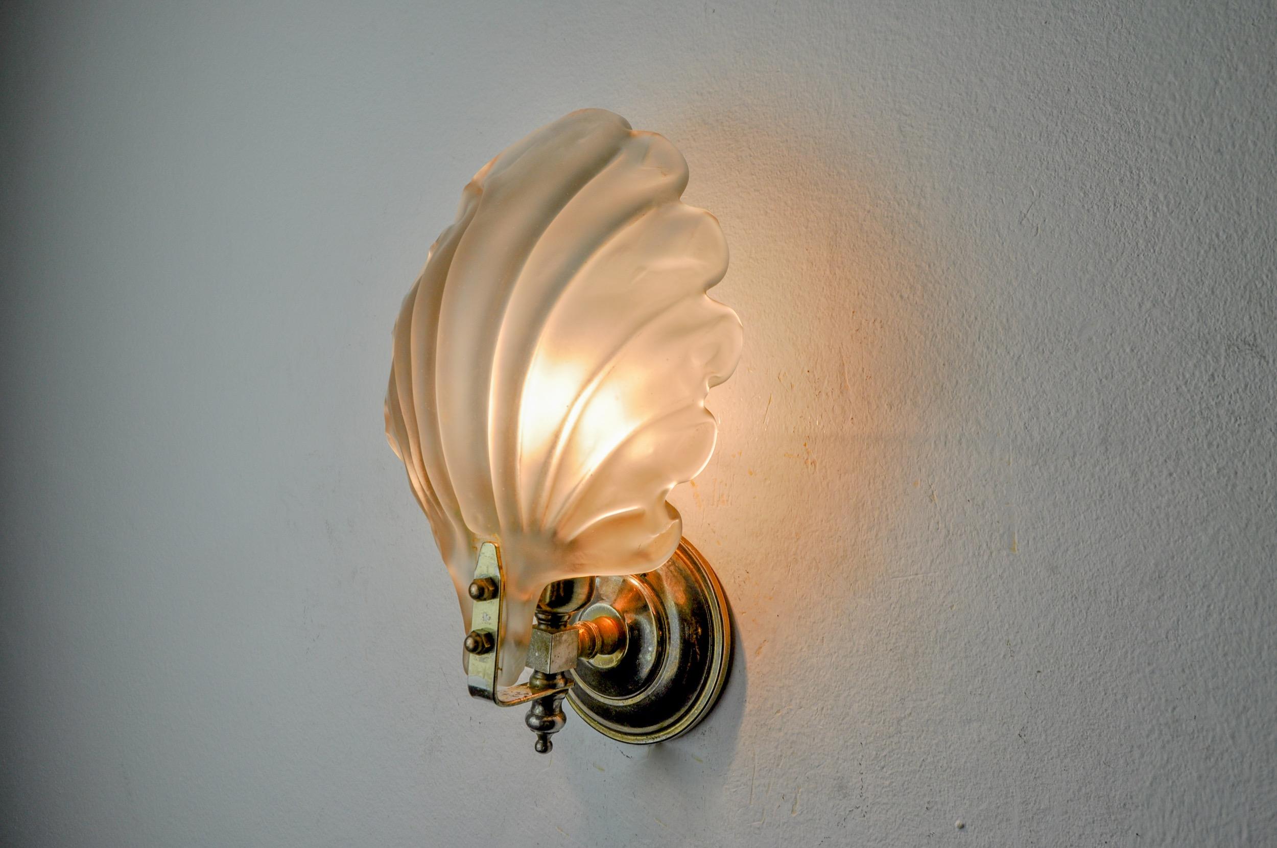 Shell wall lamp, murano glass, italy, 1970 In Good Condition For Sale In BARCELONA, ES