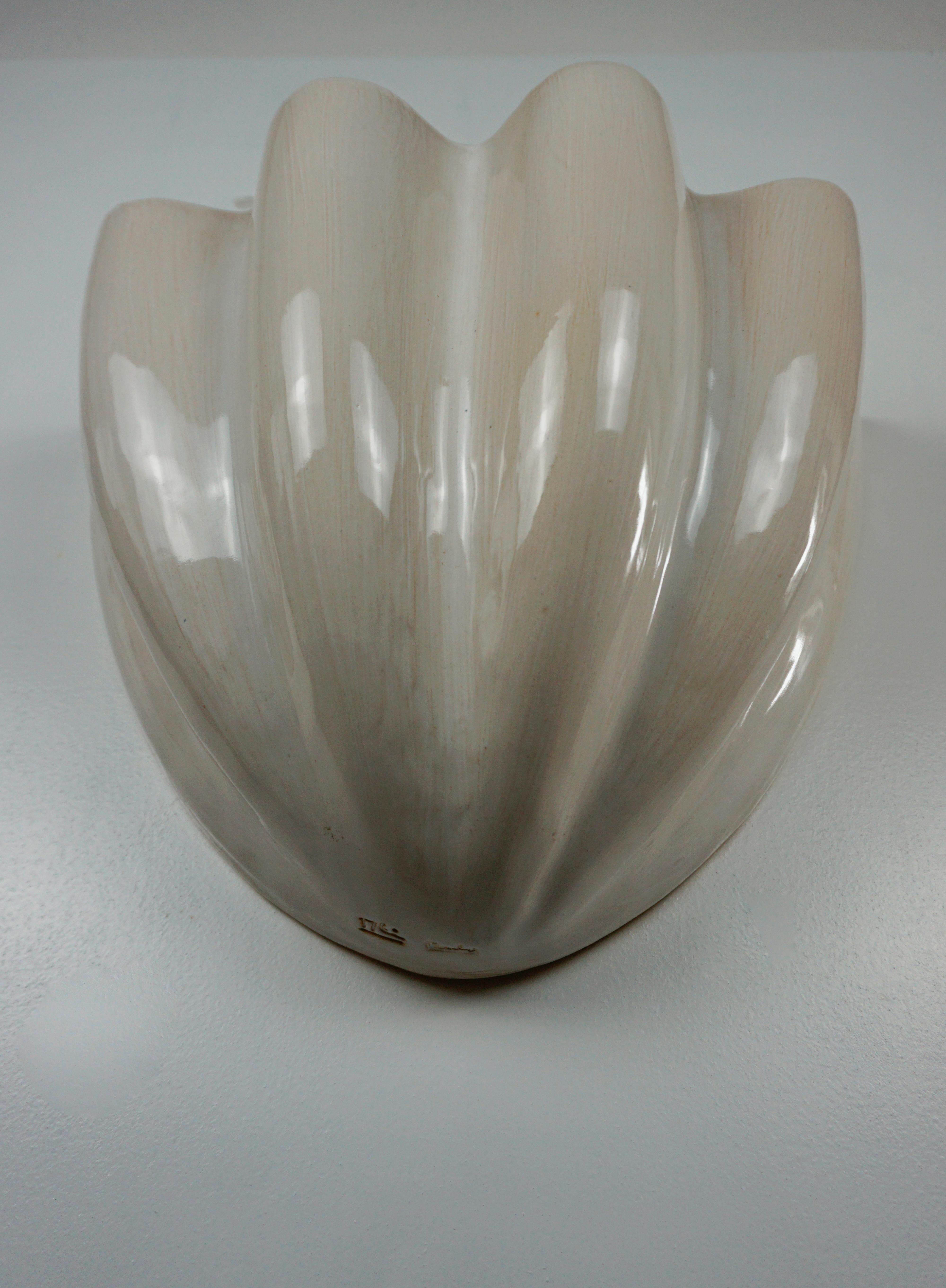 XXI secolo e contemporaneo Applique a conchiglia, rapporto aureo, illuminazione a LED e ceramica smaltata in vendita