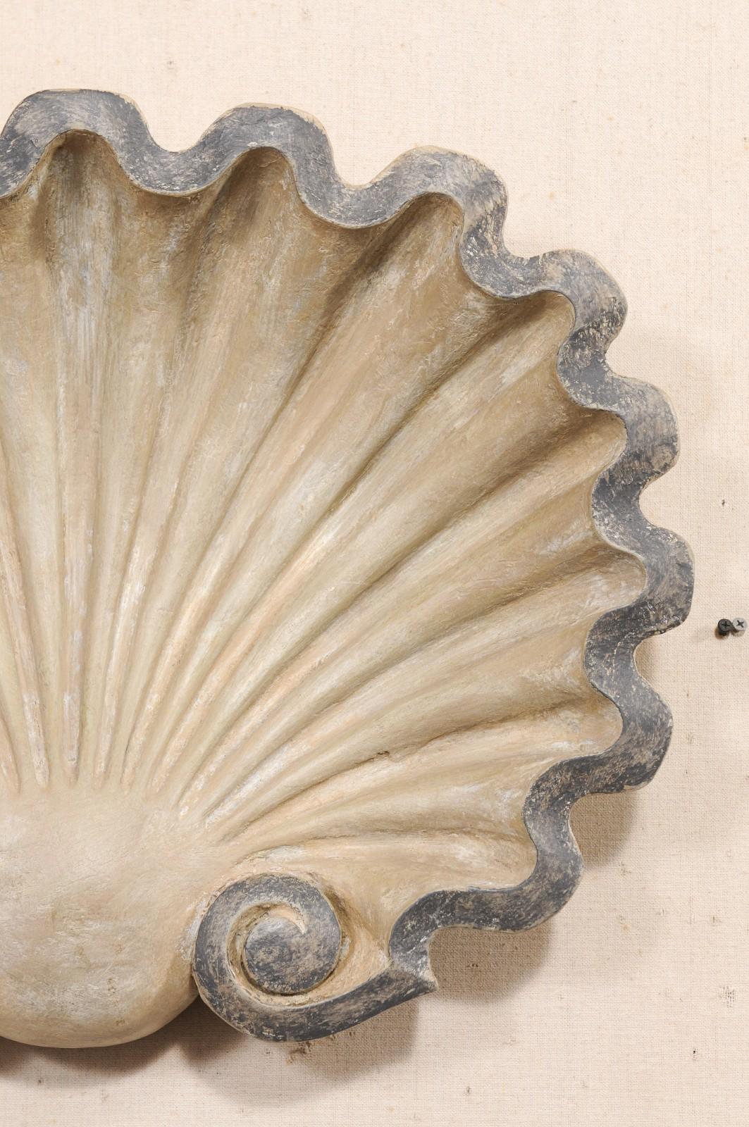 Muschel Wandtafel, geschnitzt & bemalt Wood im Angebot 3