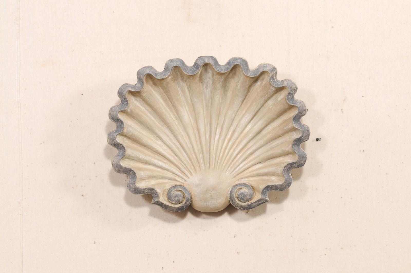 Muschel Wandtafel, geschnitzt & bemalt Wood (Asiatisch) im Angebot