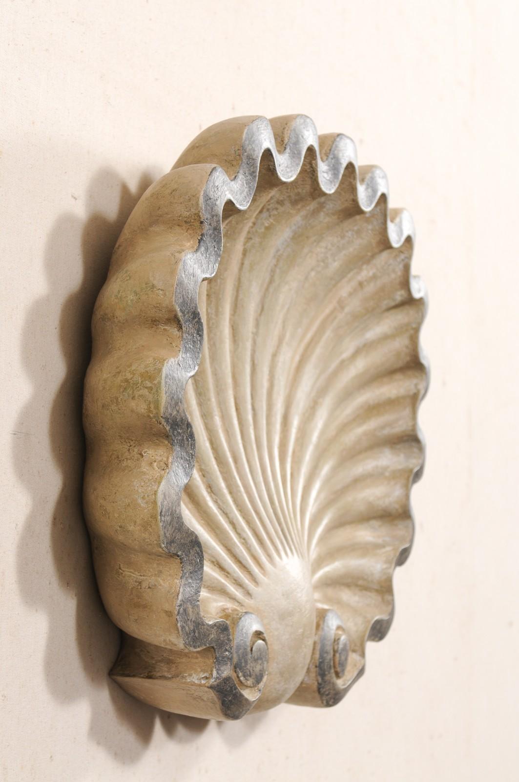 Muschel Wandtafel, geschnitzt & bemalt Wood (Holz) im Angebot