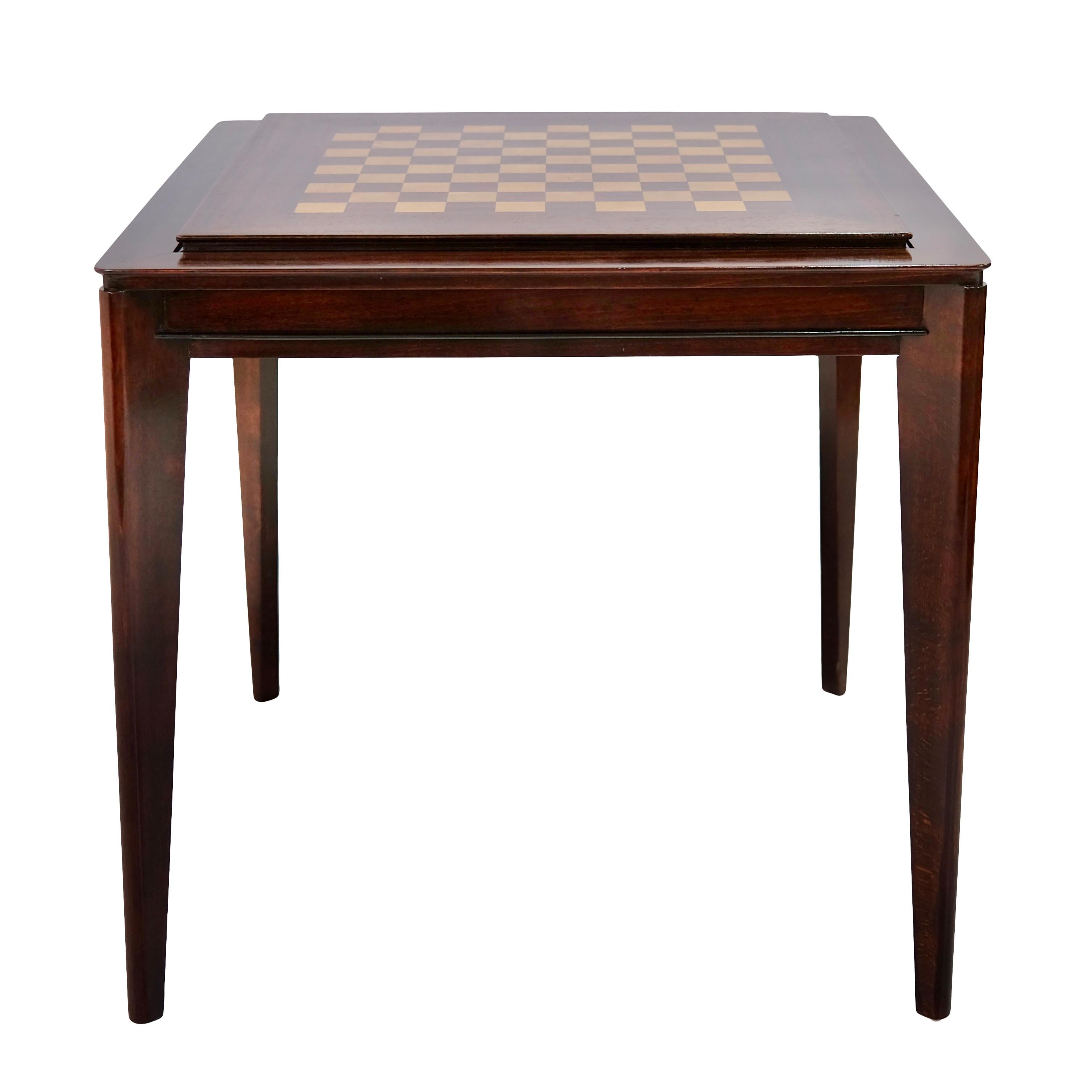 Ready for the next poker night with your friends? 
Or a thrilling game of chess with your partner? 
This gambling table will brighten up many a long game night for you. 

Game table, inside with chessboard 
mahogany and maple 
shellac, hand